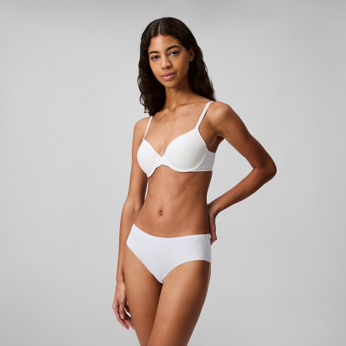 CALVIN KLEIN ROUPA ÍNTIMA<br>Sutiã com cobertura total e caimento perfeito