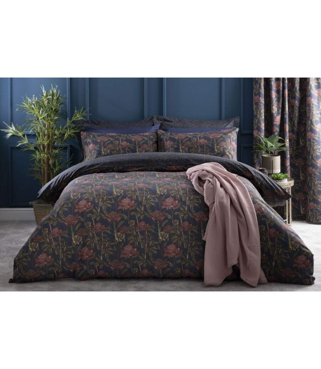 Belledorm - Parure de lit WILD GARDEN (Bleu marine / Rose) - UTBM428