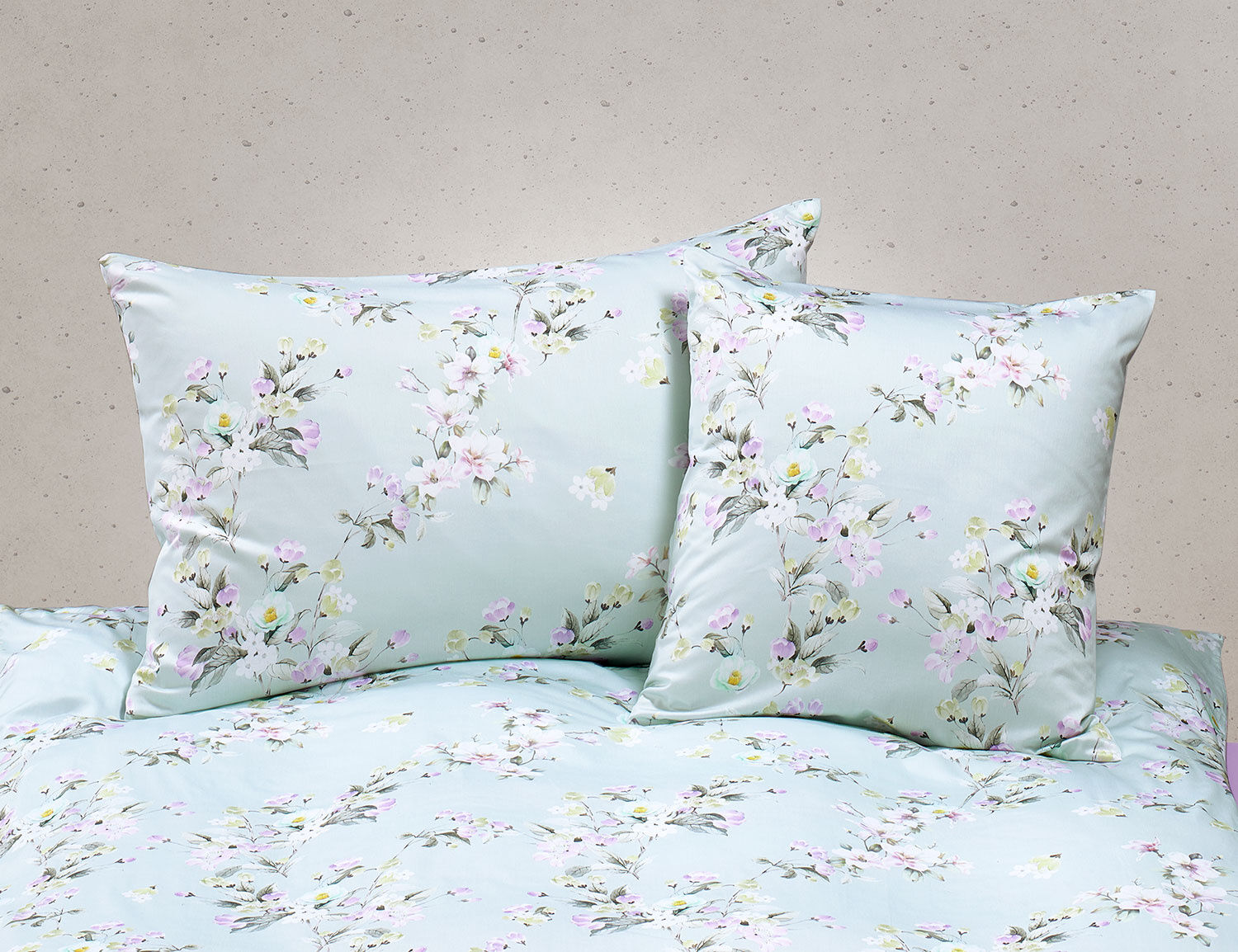 Bettwäsche mit schönem Blumenmotiv