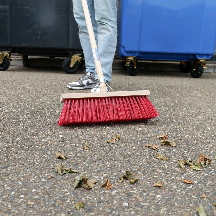 Harde bezem 41 cm rood met bezemsteel 160 cm (8712448285872)