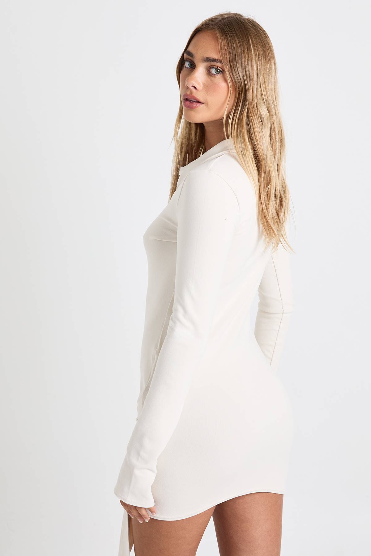 boohoo Robe chemise portefeuille froncée à boutons, au toucher ultra doux