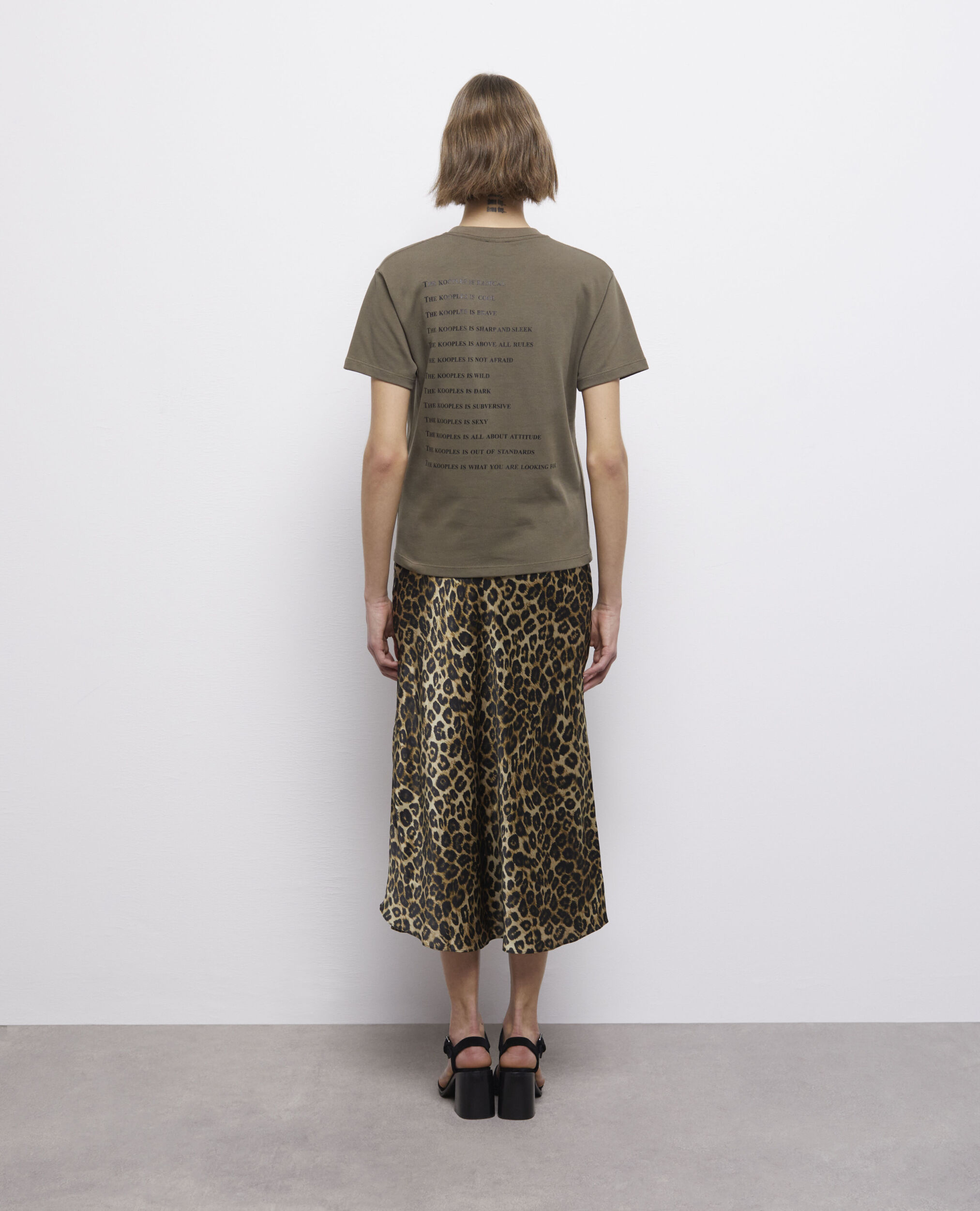 T-shirt What is kaki et léopard