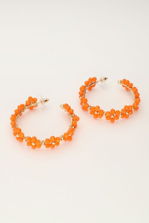 Grote oorringen met oranje bloemetjes