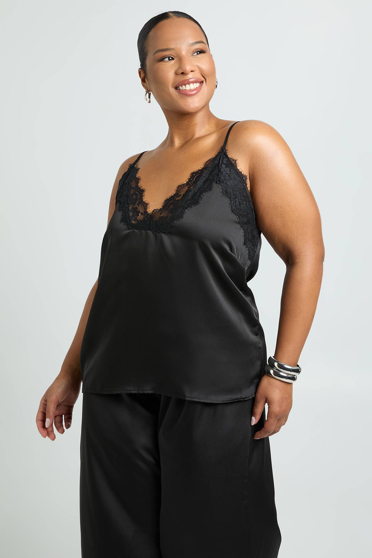 boohoo Plus haut de camisole à bordure en dentelle