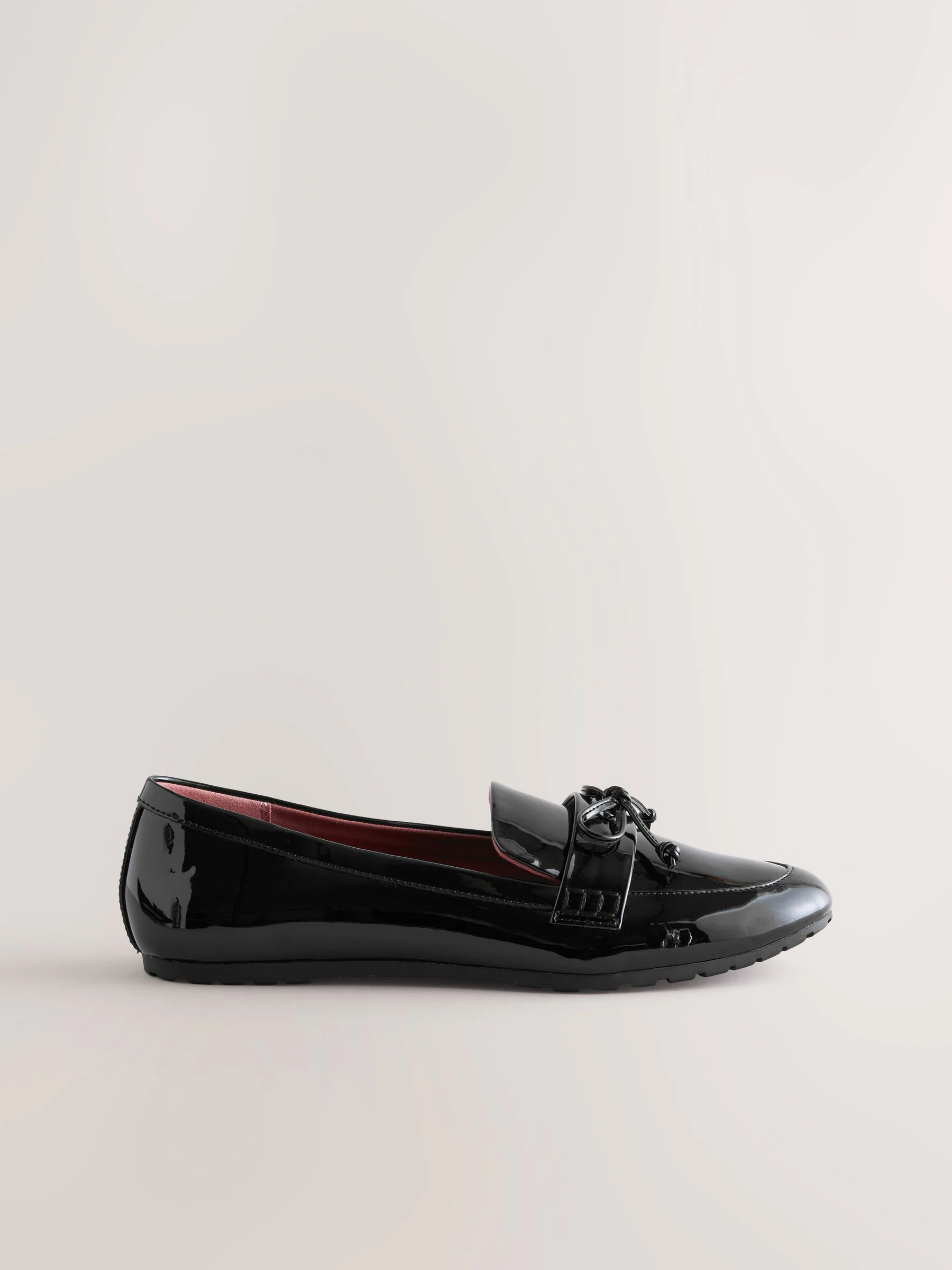 Zwart - Forever Comfort® lakleren balletschoenen met ronde neus en strikdetail