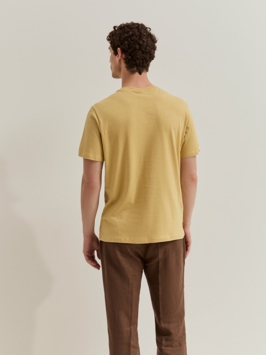 T-shirt em algodão com bolso