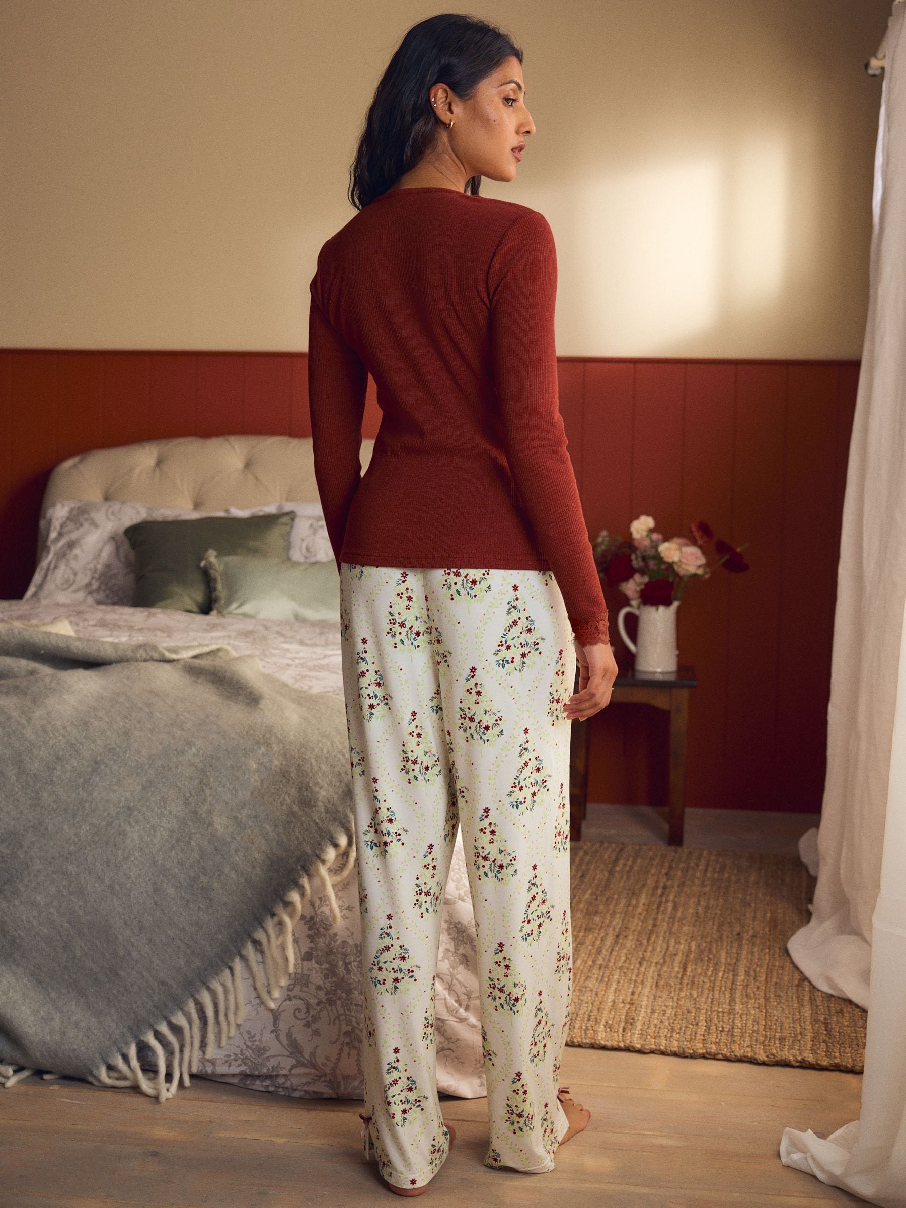 Laura Ashley Top met lange mouwen en kanten ribbels en Frestwick Glade Feestelijke Kerstmis Pyjama's