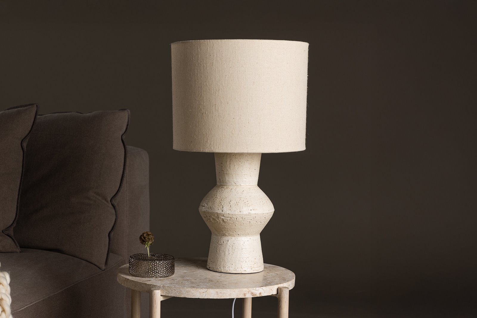 Valon bordlampe Terrakottafot med lampeskjerm i jute. E27