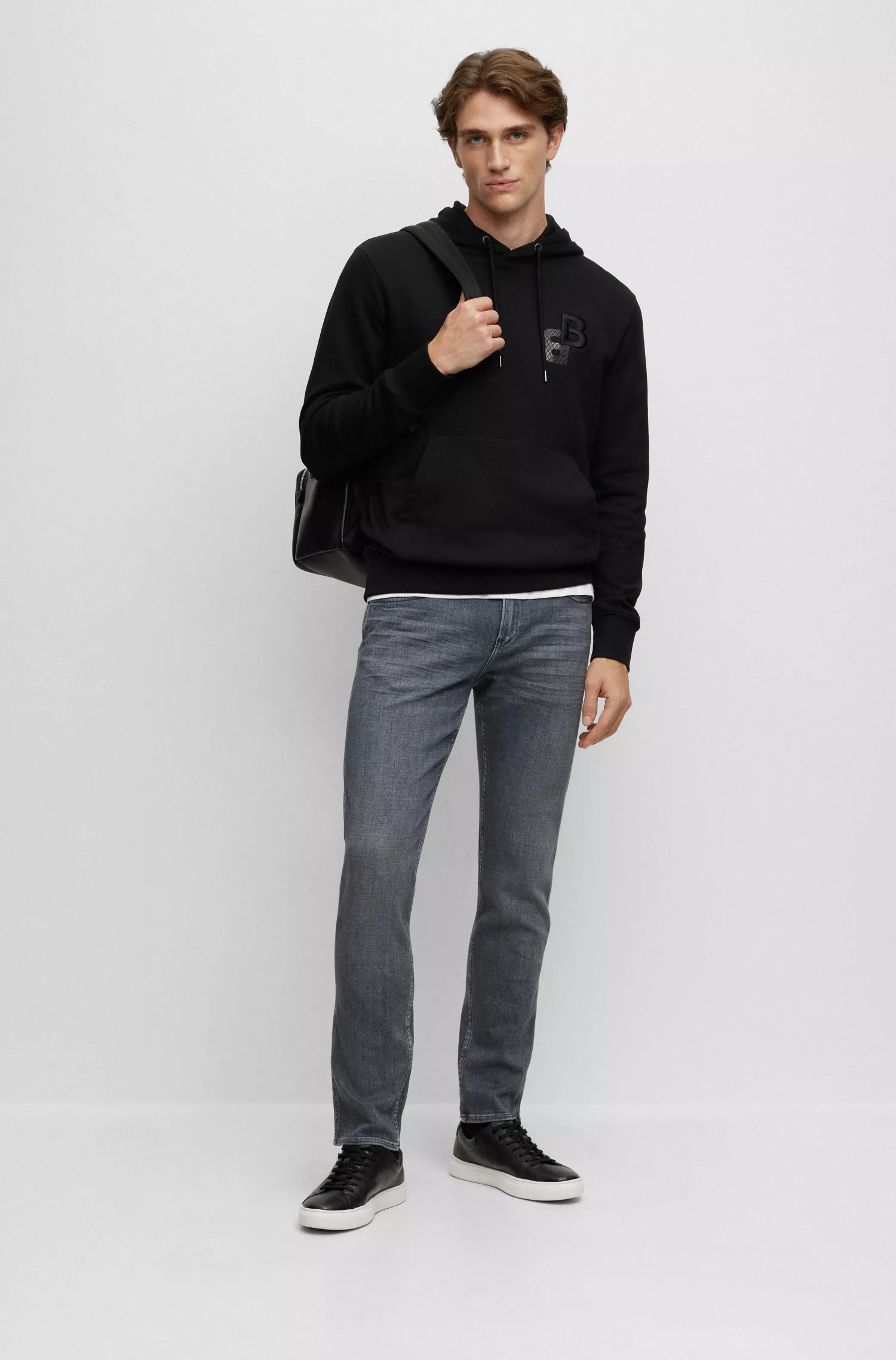 Calça jeans BOSS preta, corte slim, em denim italiano cinza supermacio.