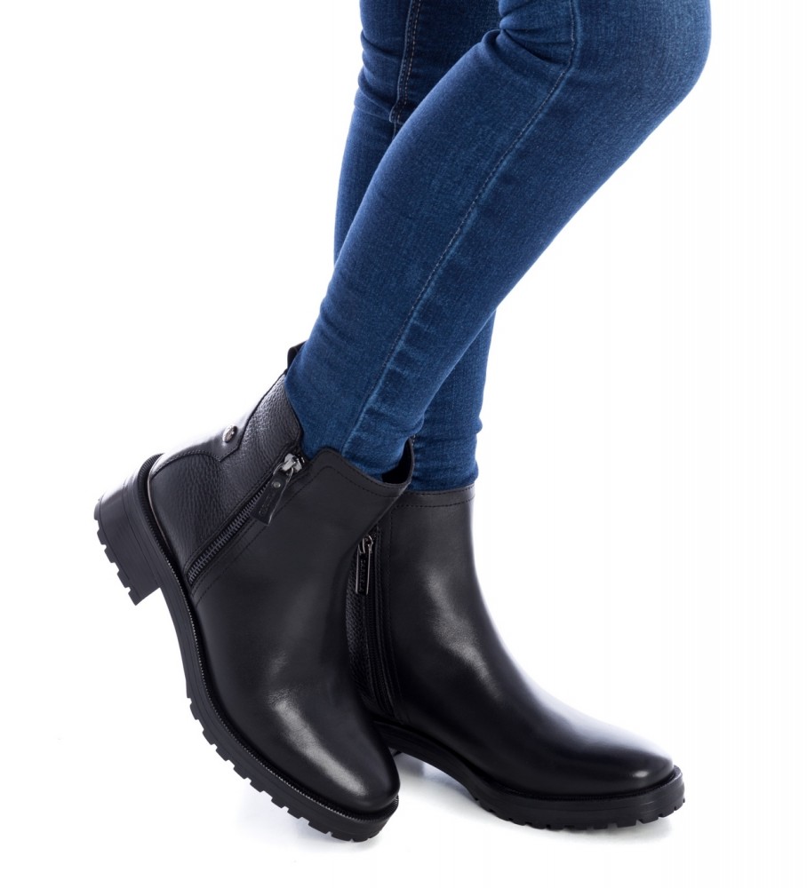 Botas de tornozelo Carmela em couro, modelo 160277, pretas.