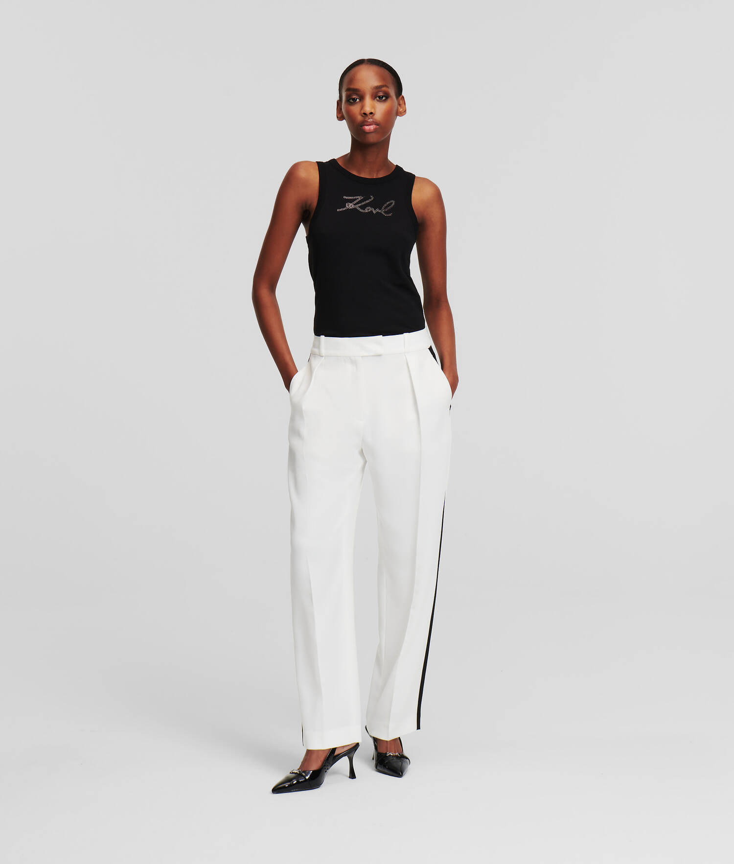 PANTALON HABILLÉ À EMPIÈCEMENTS CONTRASTANTS