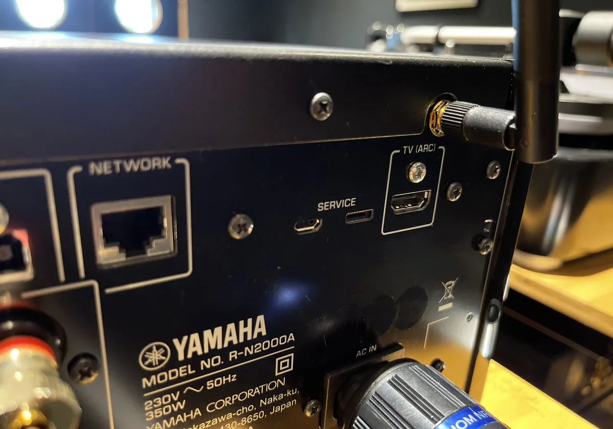 Yamaha R-N2000A Noir Amplis hi-fi stéréo