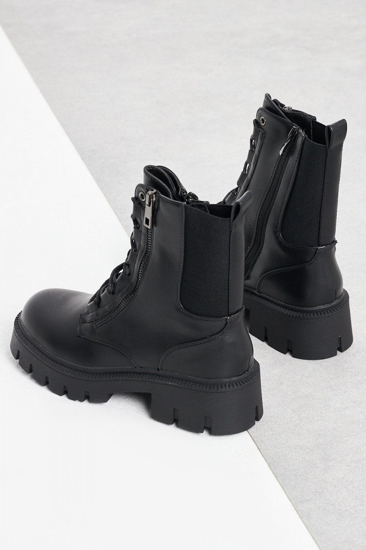 Bottines noires à empiècement bi-matière sur le côté et zip