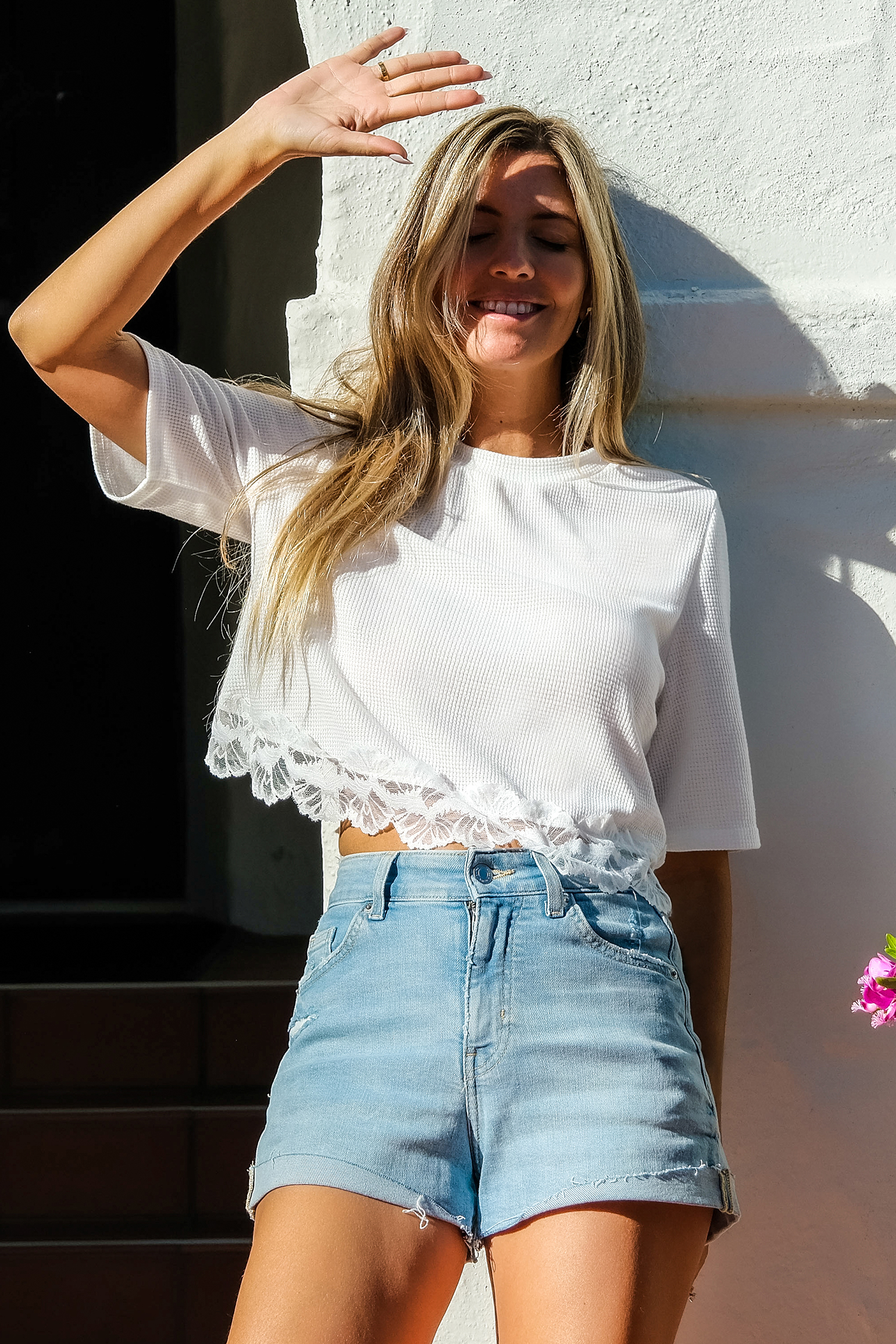 T-shirt à col rond en dentelle festonnée blanc