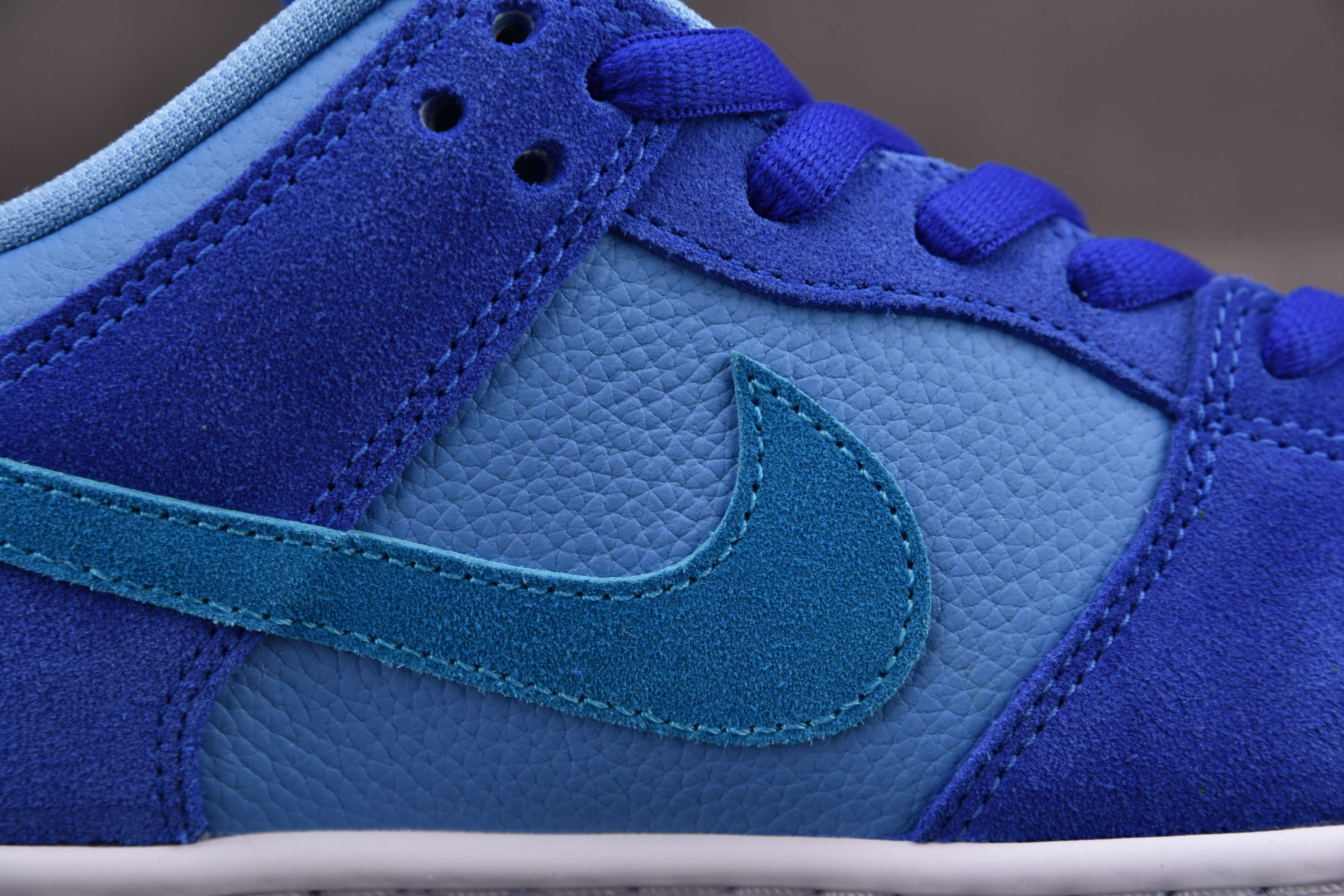 Nike SB Dunk Low Blue Raspberry