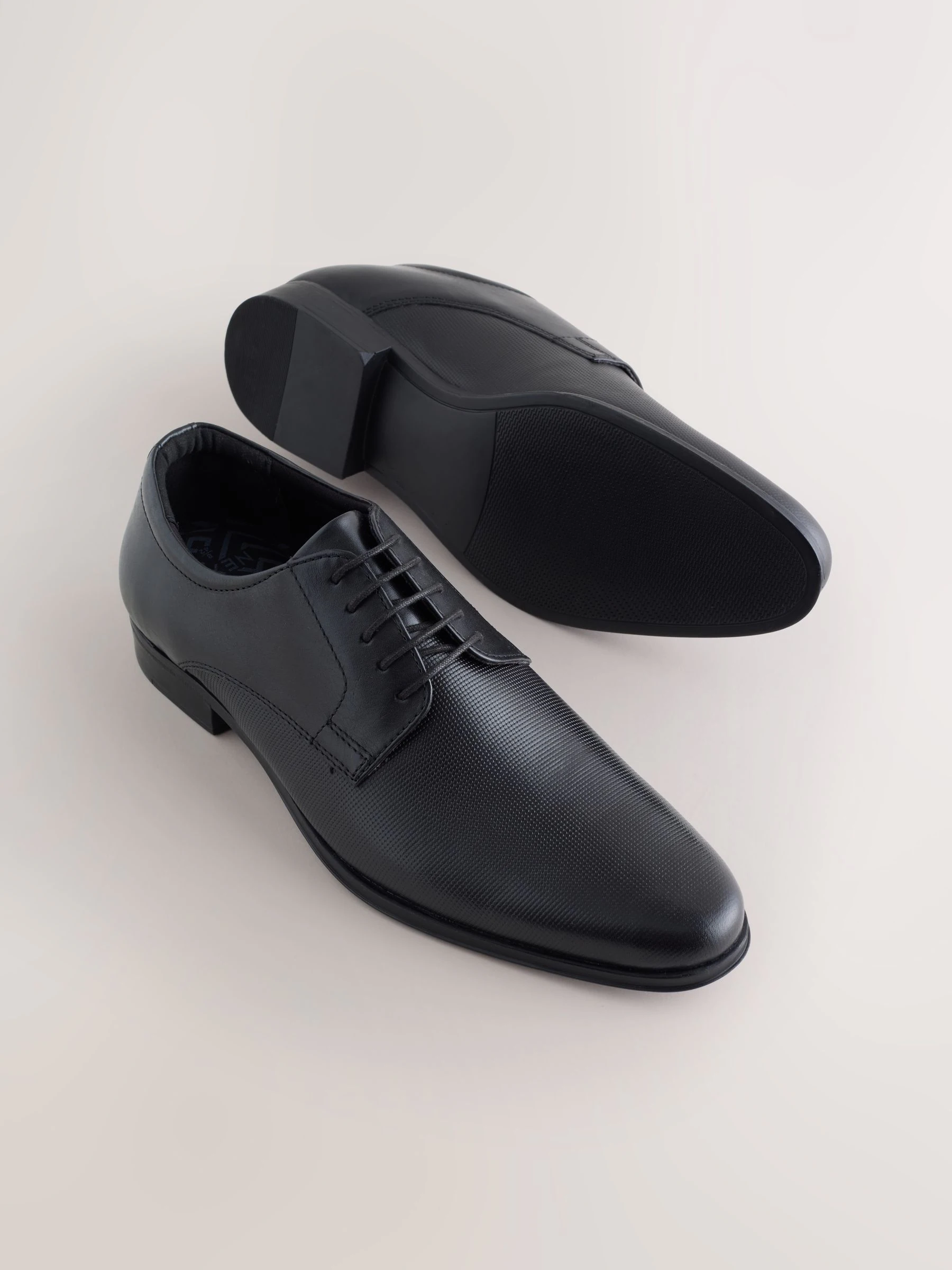 Zwart - Derby schoenen met reliëfpatroon