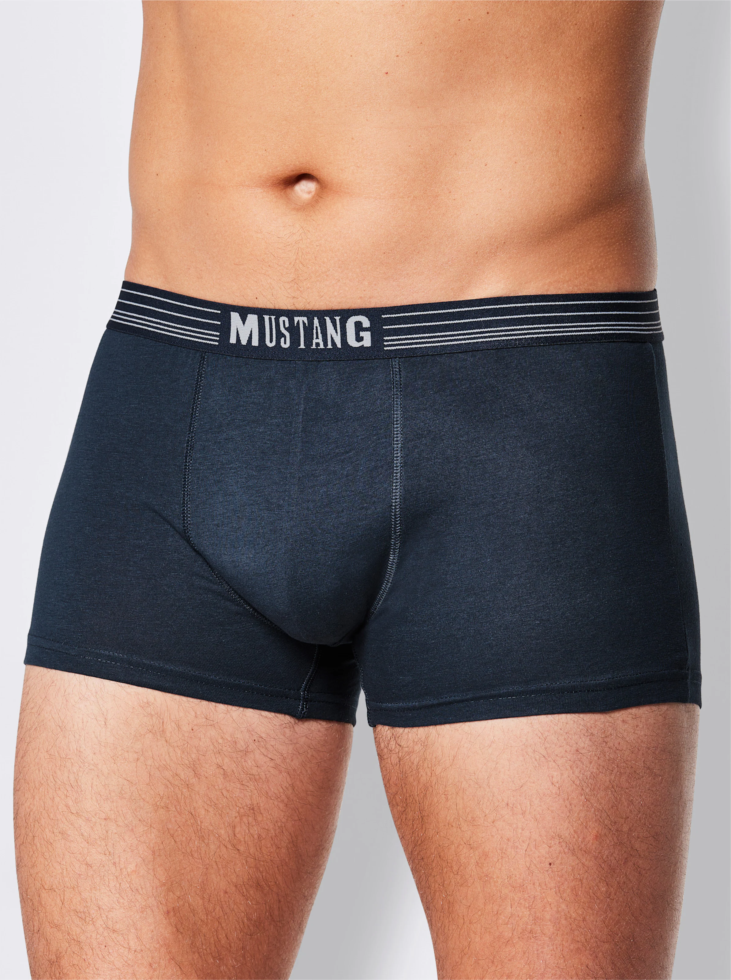 Mustang Pants in 2x marine + 1x rauchblau