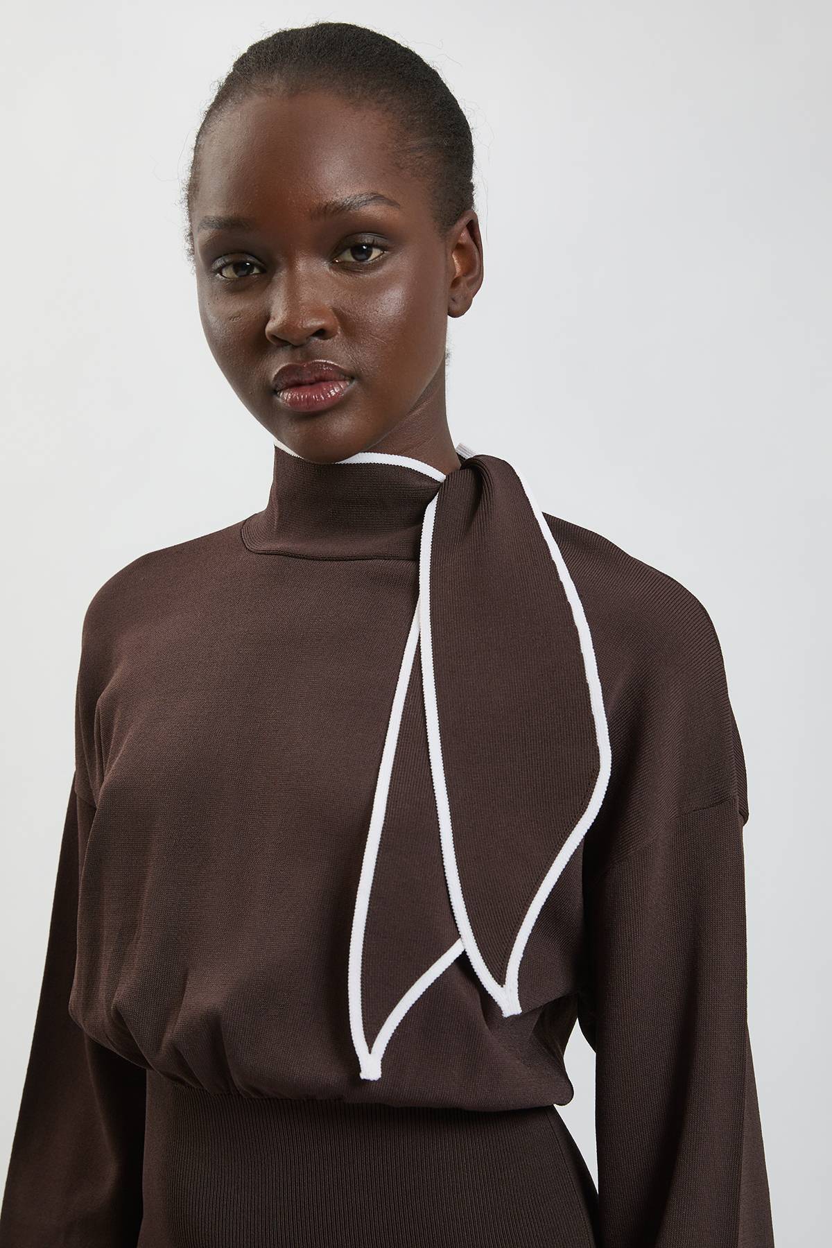 KarenMillen Robe Midi En Maille Avec Détail Cravate Au Col