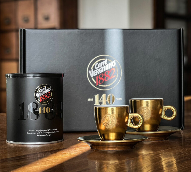 Coffret 140eme anniversaire 250g café+2 tasses or - VERGNANO
