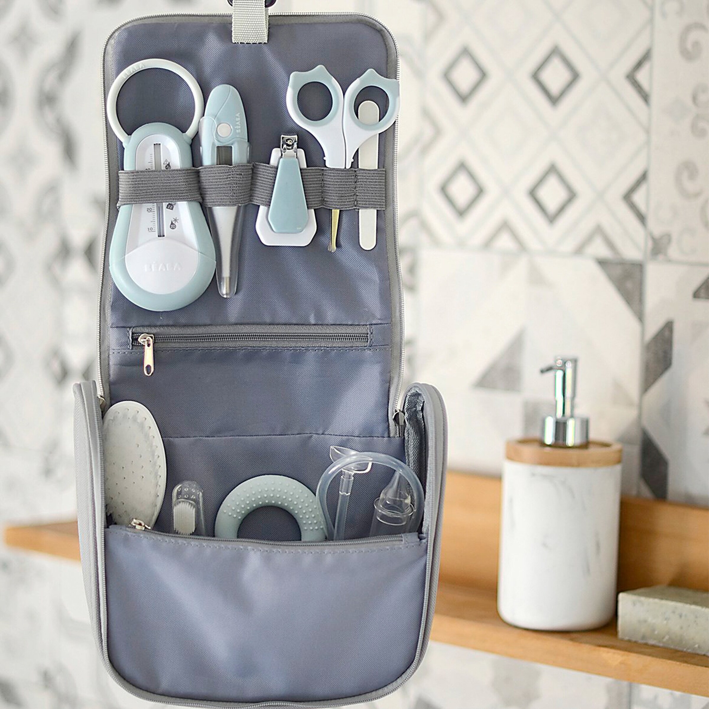 Beaba 9-tlg. Babypflege-Set mit Kulturbeutel blau
