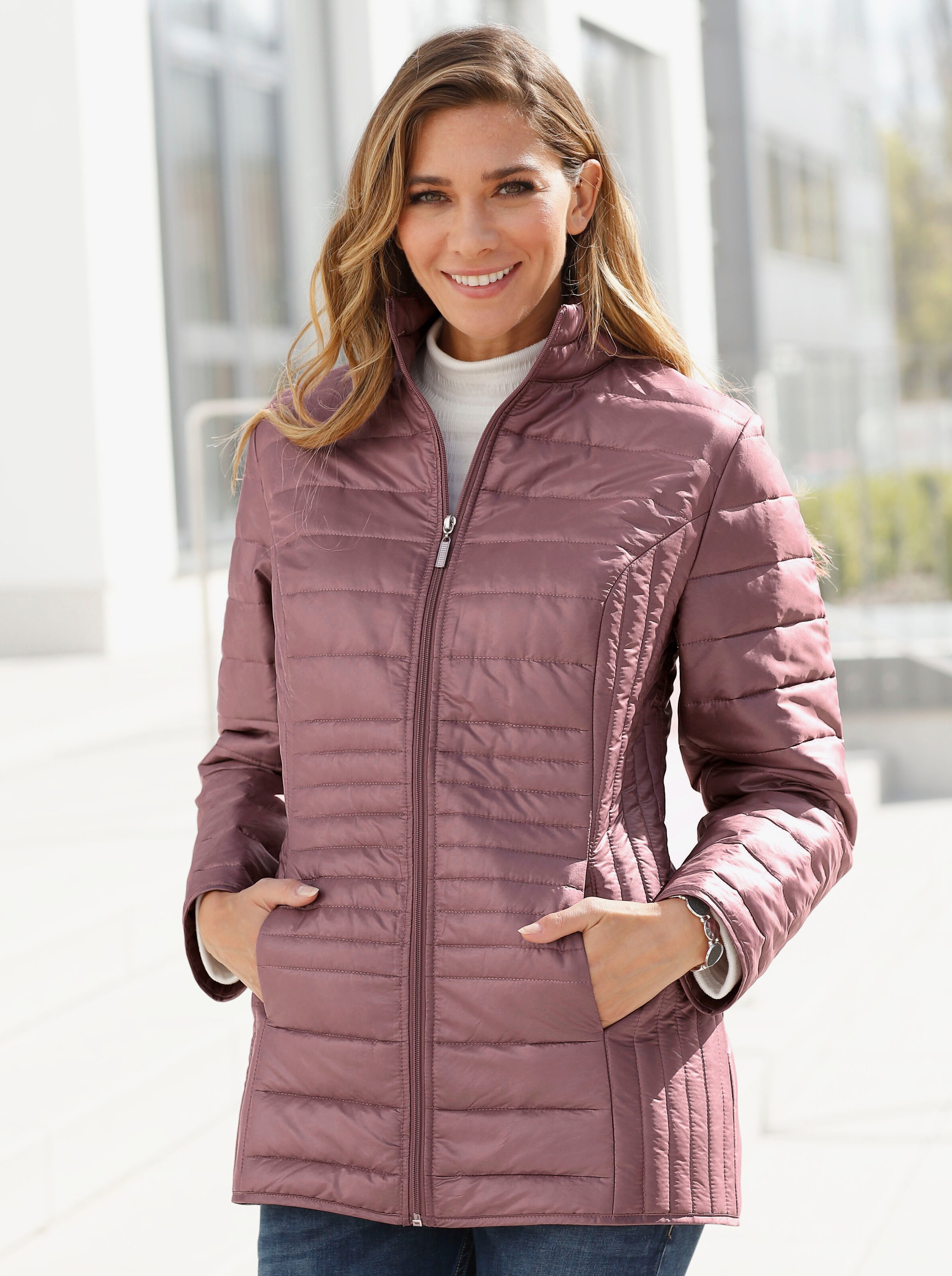 Steppjacke mit vertikalem Muster