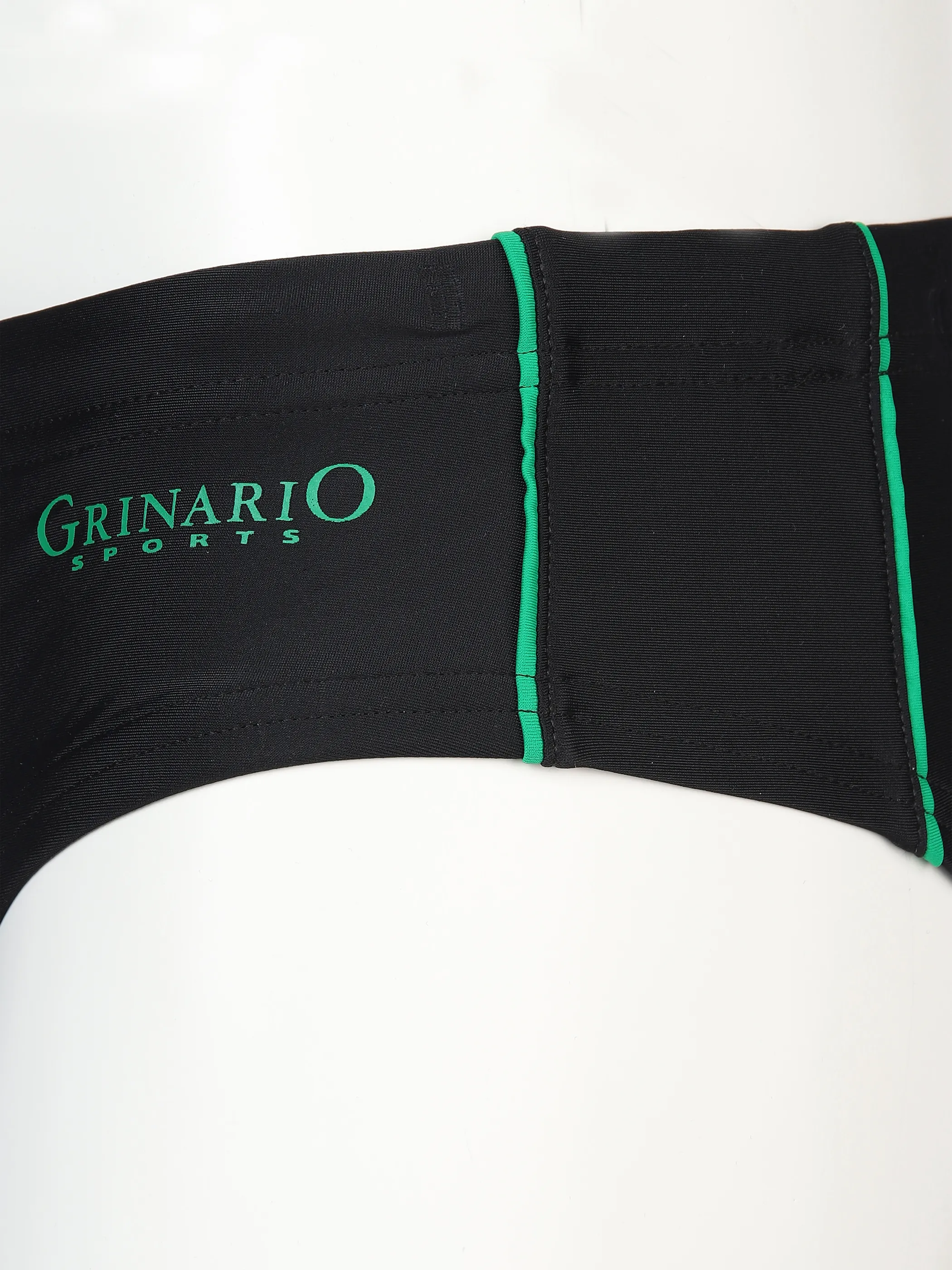 Herren Badehose mit Paspelstreifen