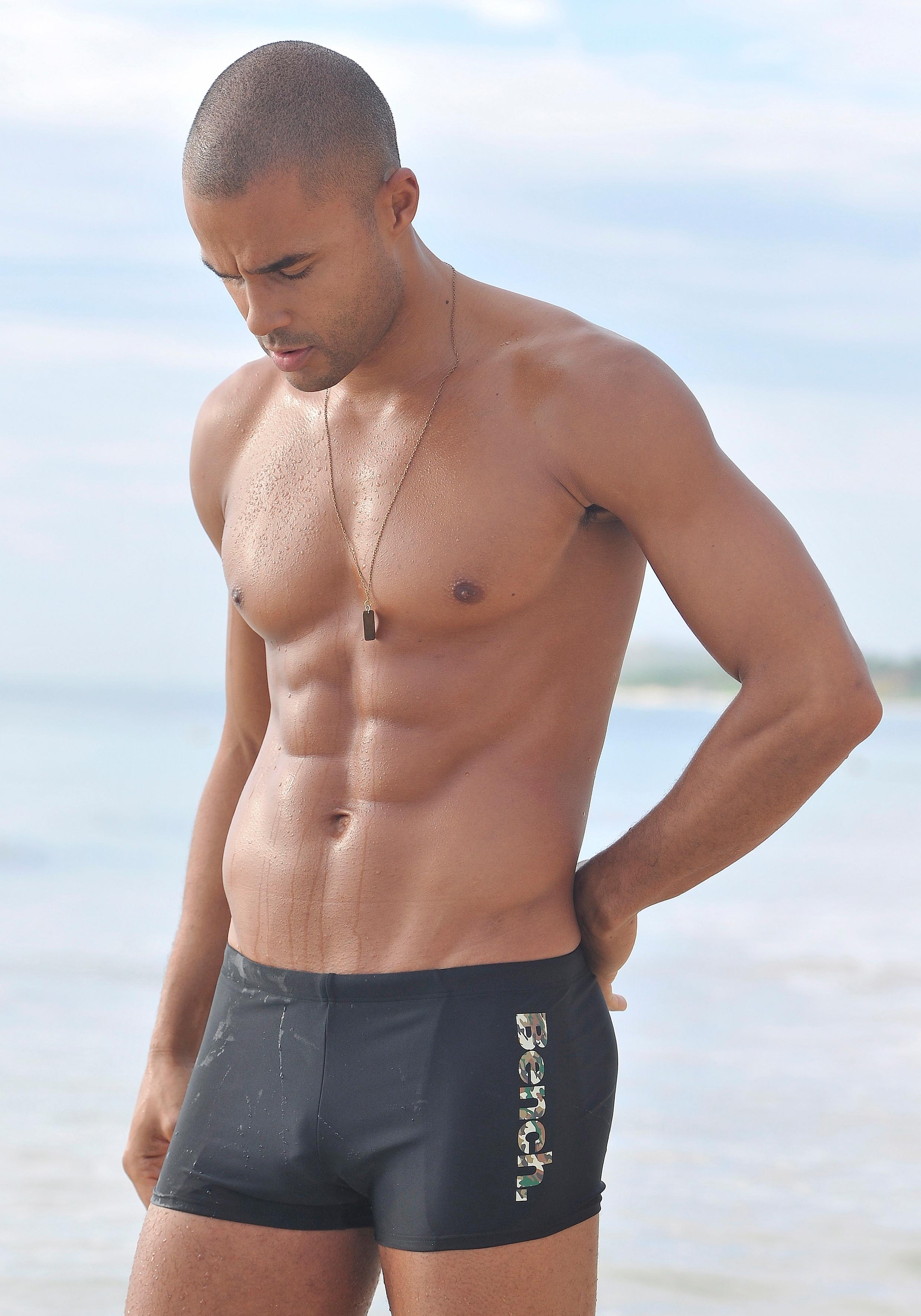 Bench. Boxer-Badehose , mit coolem Logo in Tarnfarben-Optik