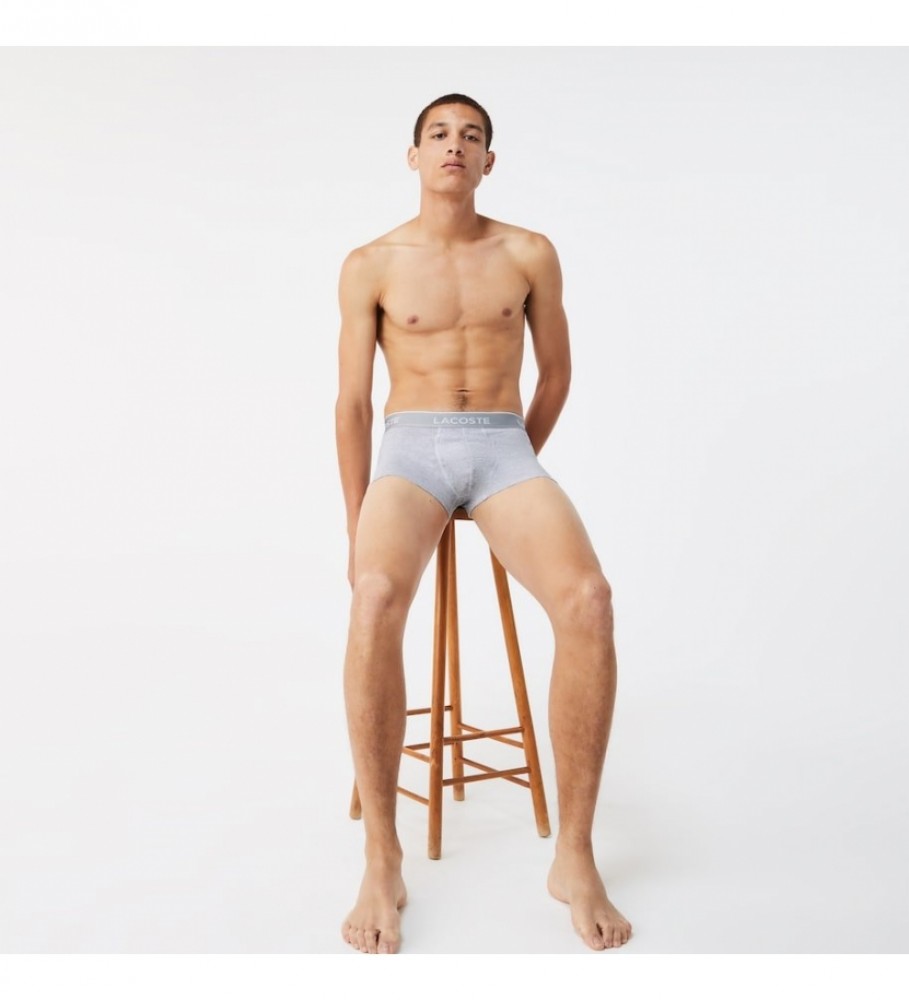 Conjunto de 3 cuecas boxer Lacoste 5H3389 nas cores preto, cinza e branco.