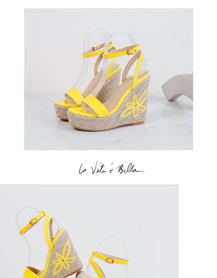 Freesia - Sandalen met enkelband en sleehak