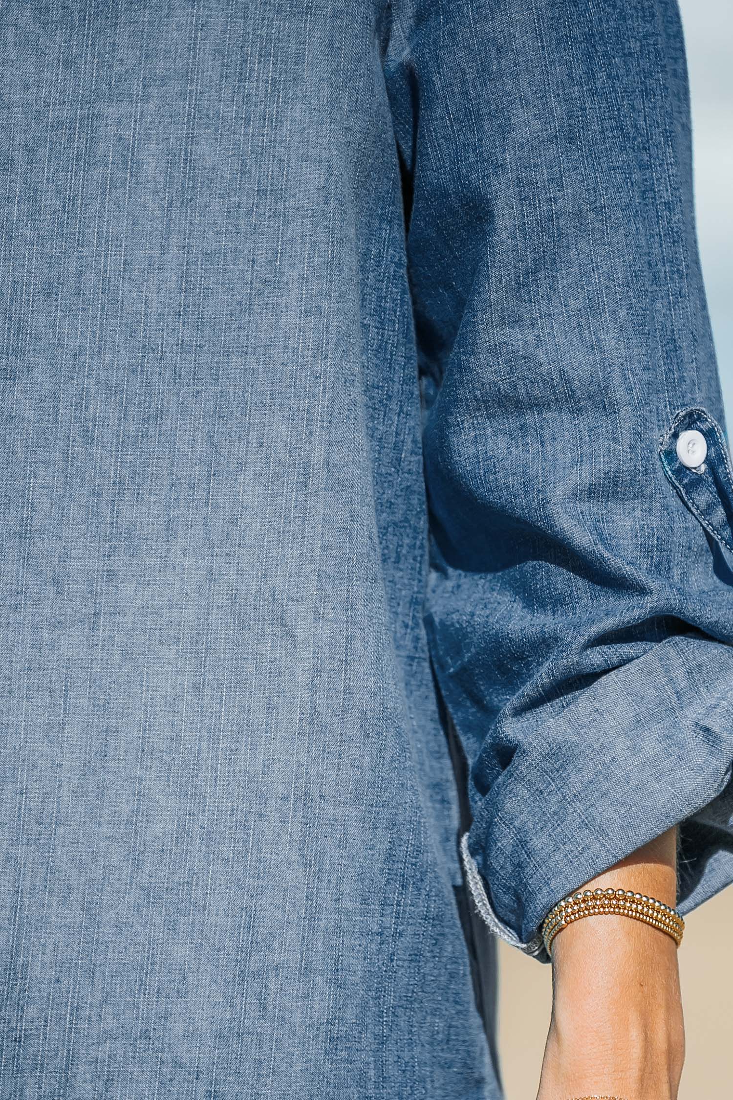 Robe mini en pur coton et denim lavée à la pierre avec col en V