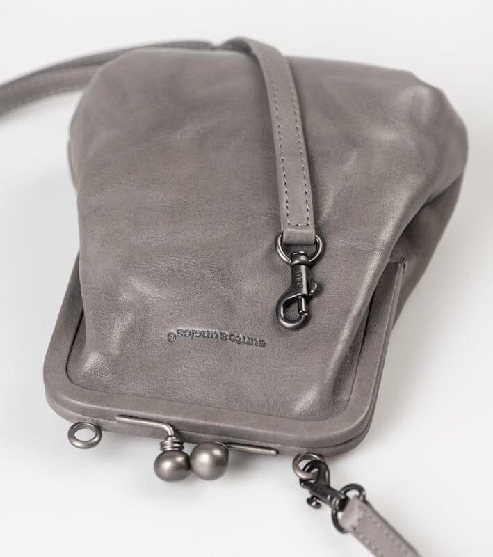 Aunts & Uncles Grandma's Luxury Club Mrs. Sugar Pop Telefoontas - Beugeltasje Oyster Grey
