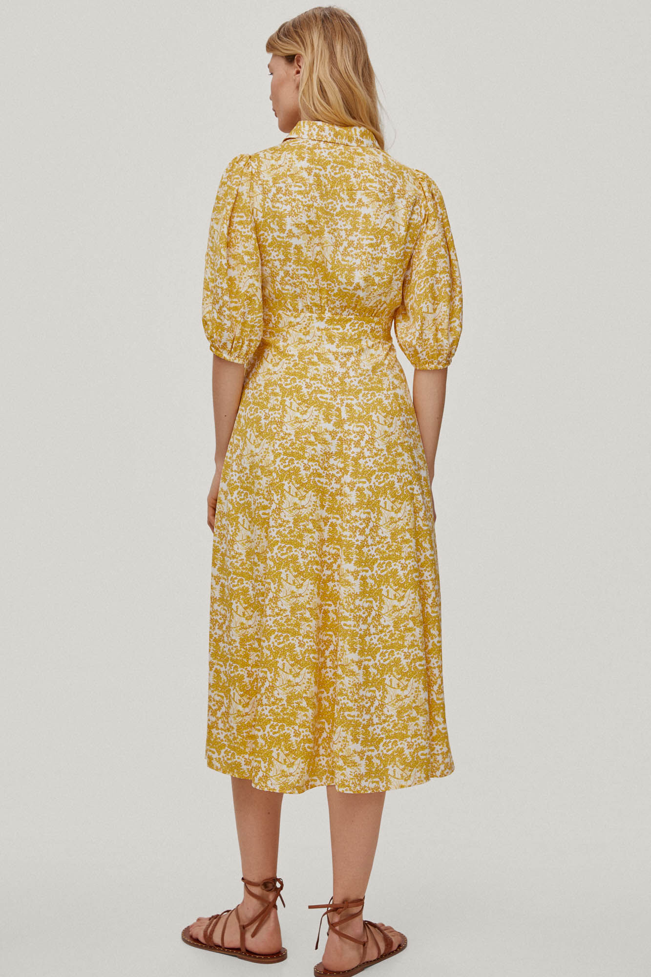 Vestido fluido com estampa floral - Amarelo