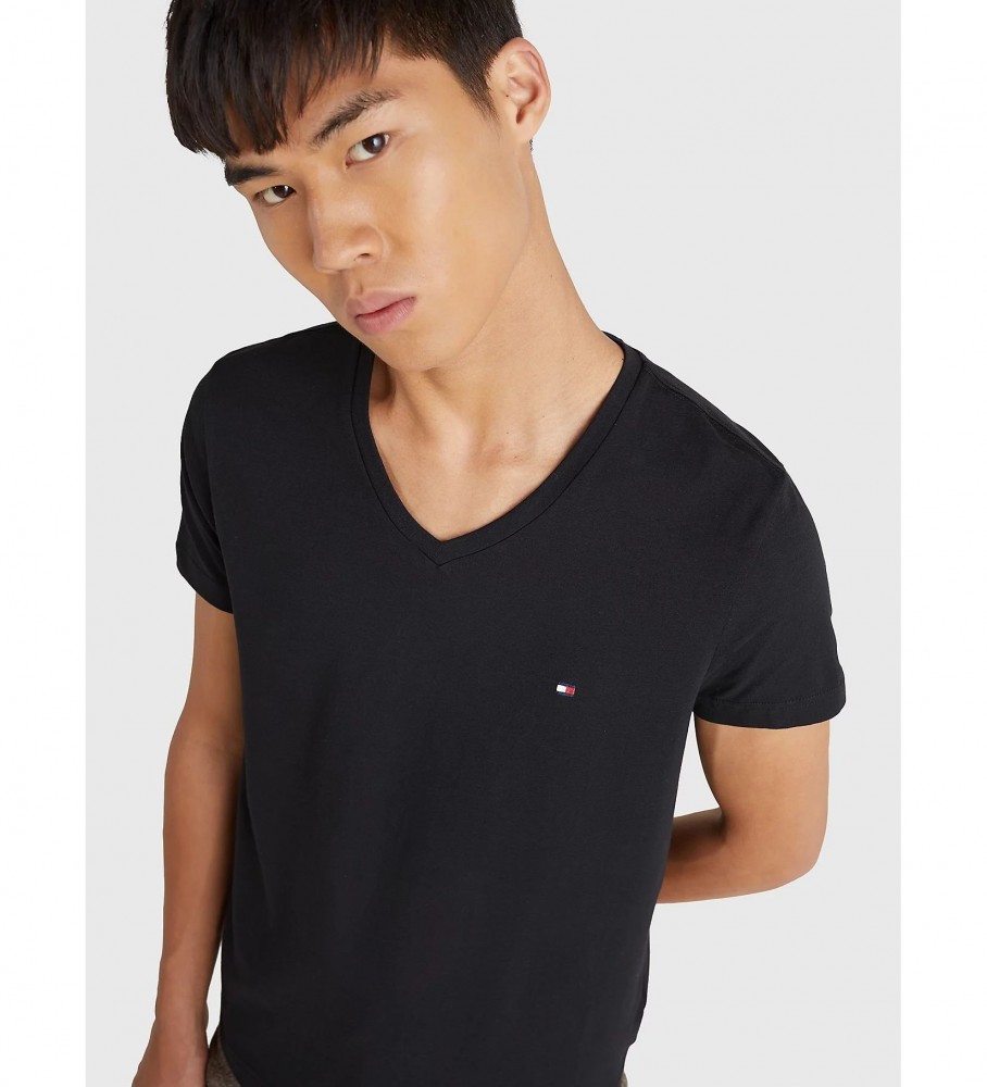 Camiseta preta com decote em V da Tommy Hilfiger