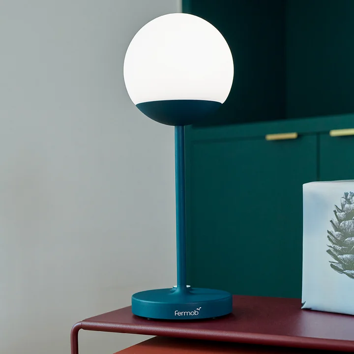 Fermob - Mooon! Akku LED-Leuchte, H 41 cm, schwarzkirsche