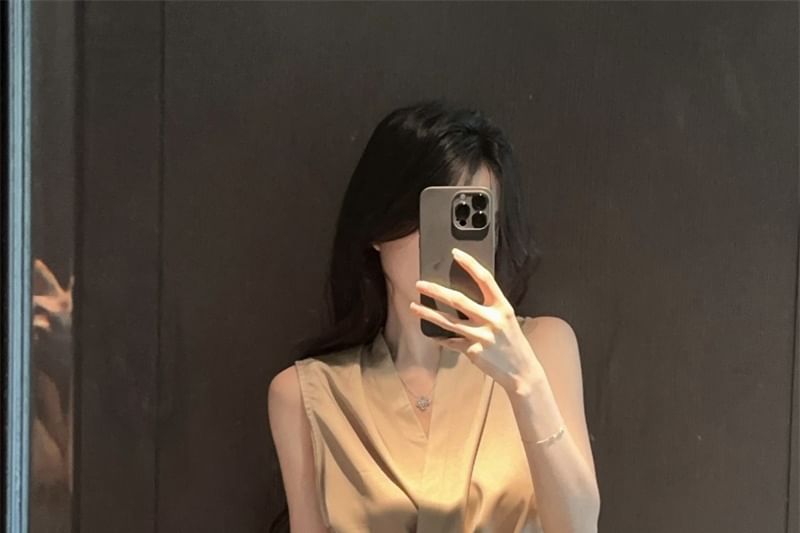 Manicotto - Mouwloze V-hals blouse met sjerp