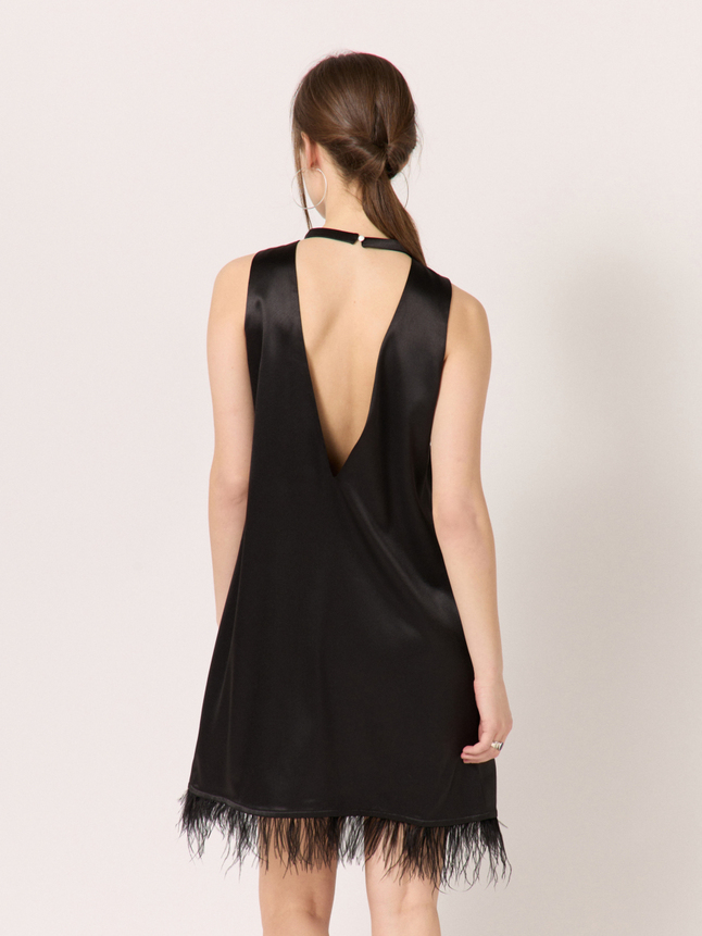 Robe courte à plumes