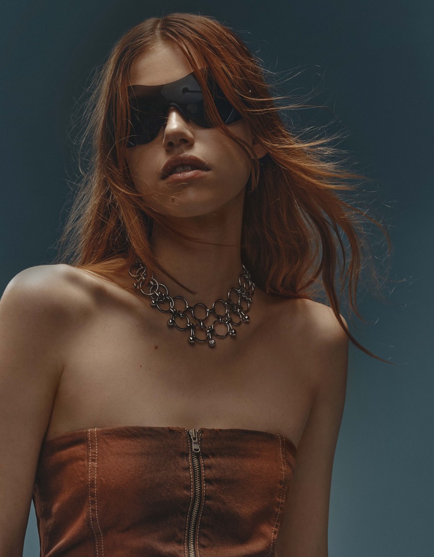 Colar Generation Bershka com strass