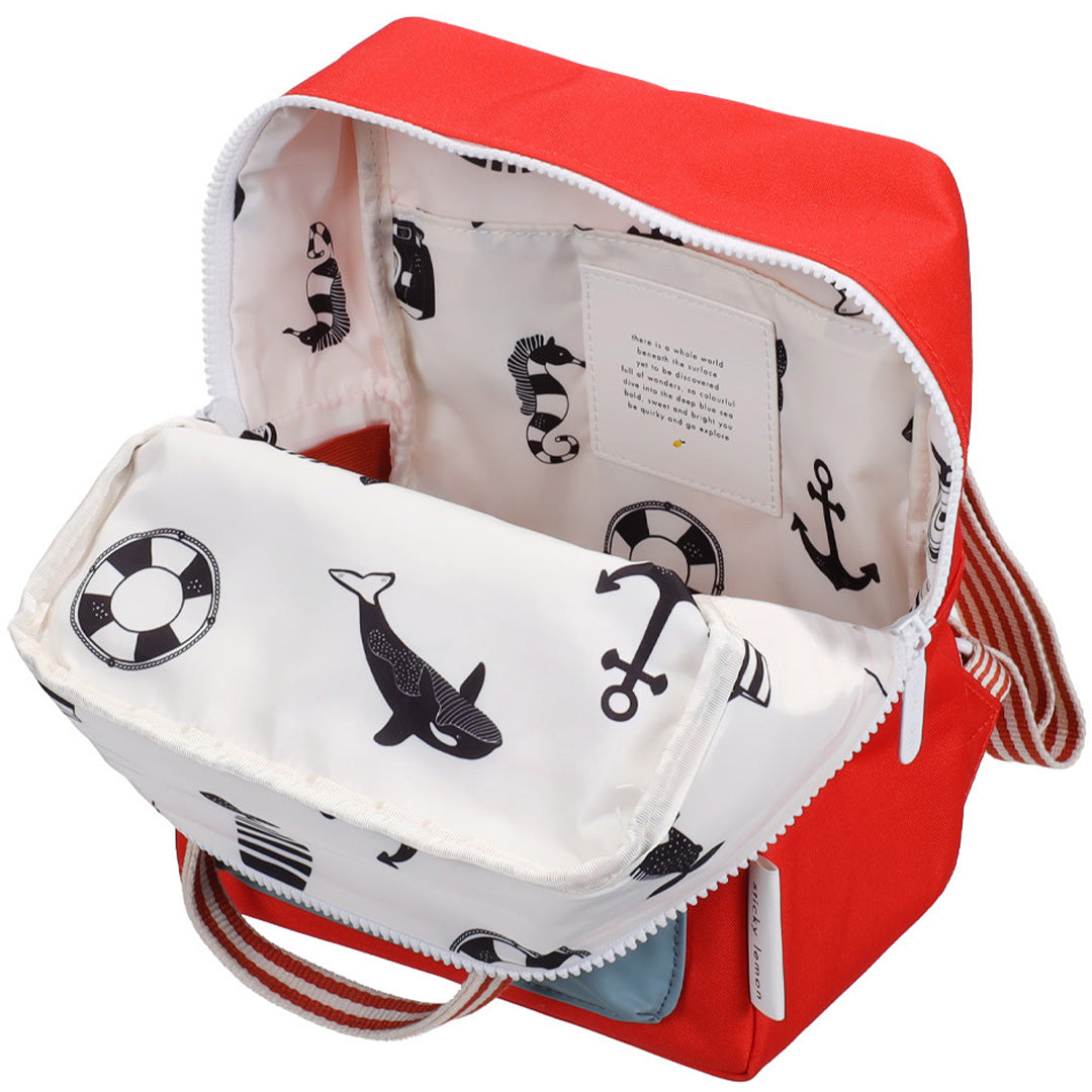 sticky lemon peuterrugzak envelope - red hat - 26 cm