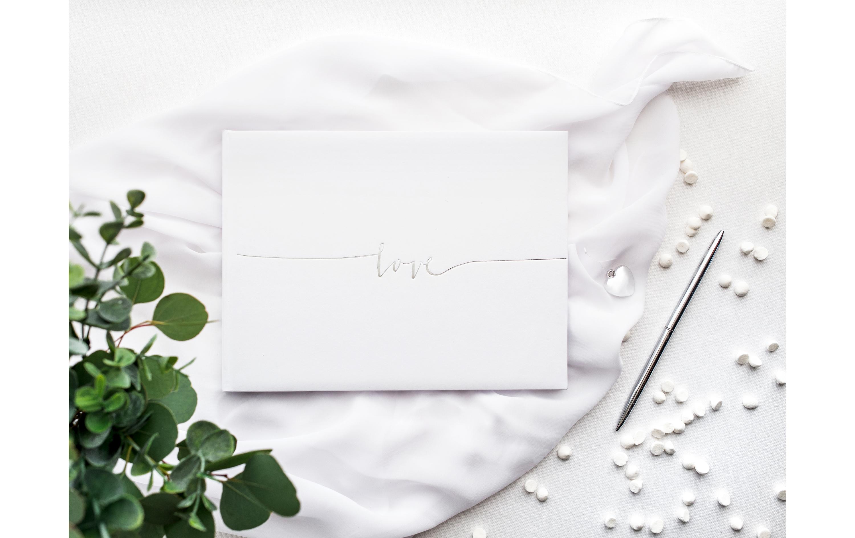 Gästebuch Love 24 x 18.5 cm, Weiss/SilberGuest Book für die schönsten Erinnerungen an die Hochzeit, das Brautpaar, die Gäste und die Feier