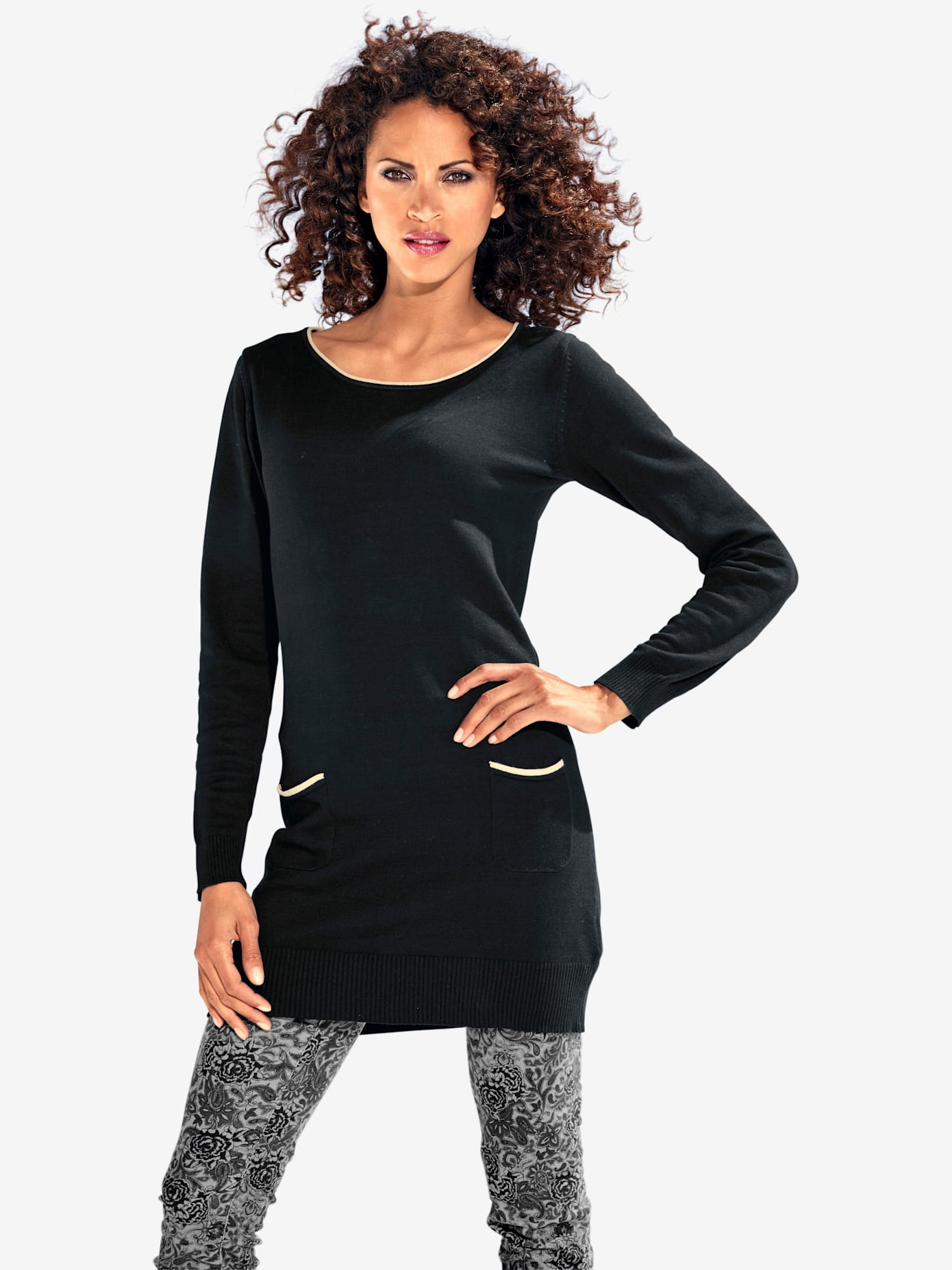 Pull long look tendance avec découpes au dos