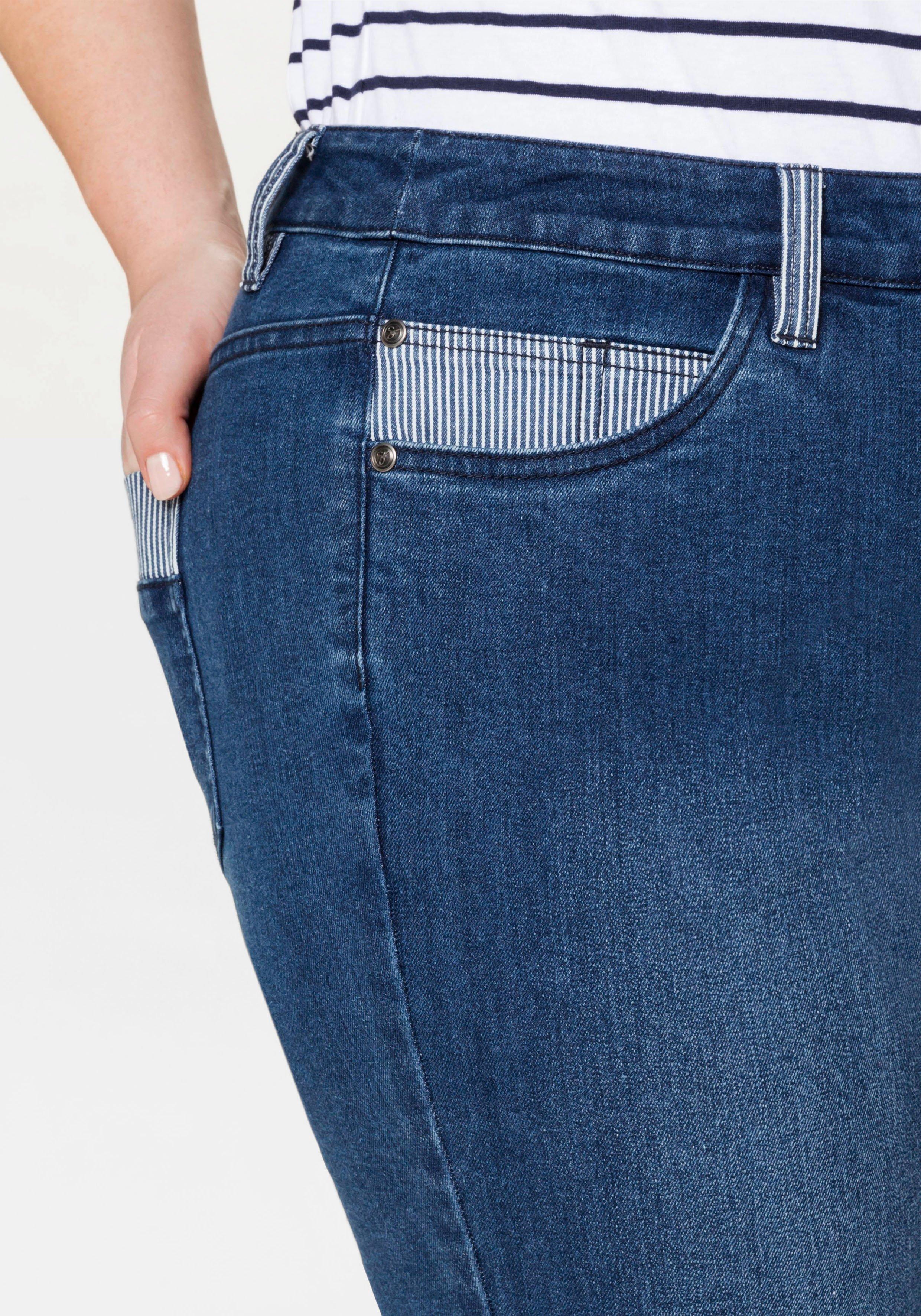 Schmale Jeans in 7/8-Länge, mit Kontrastdetails