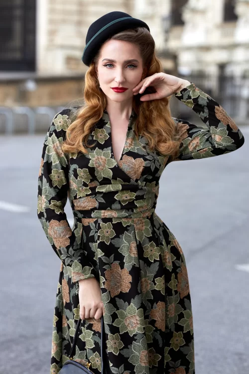 Miss Candyfloss Hermiona Asparagus floral swing jurk in zwart en olijfgroen