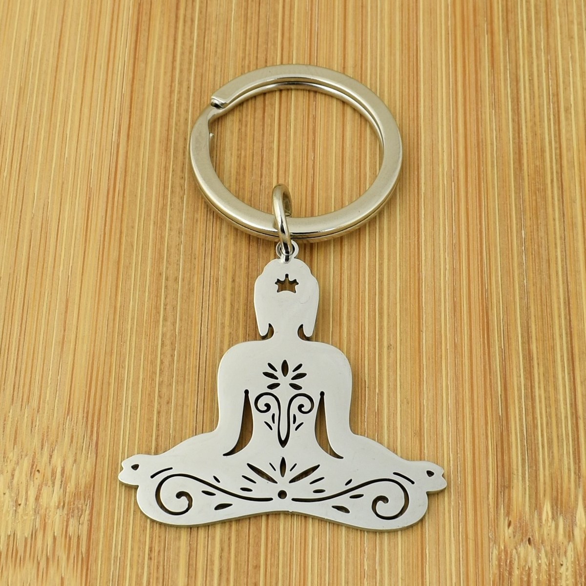 Porte-clés posture de yoga Sukhasana position de méditation lotus en tailleur acier inoxydable
