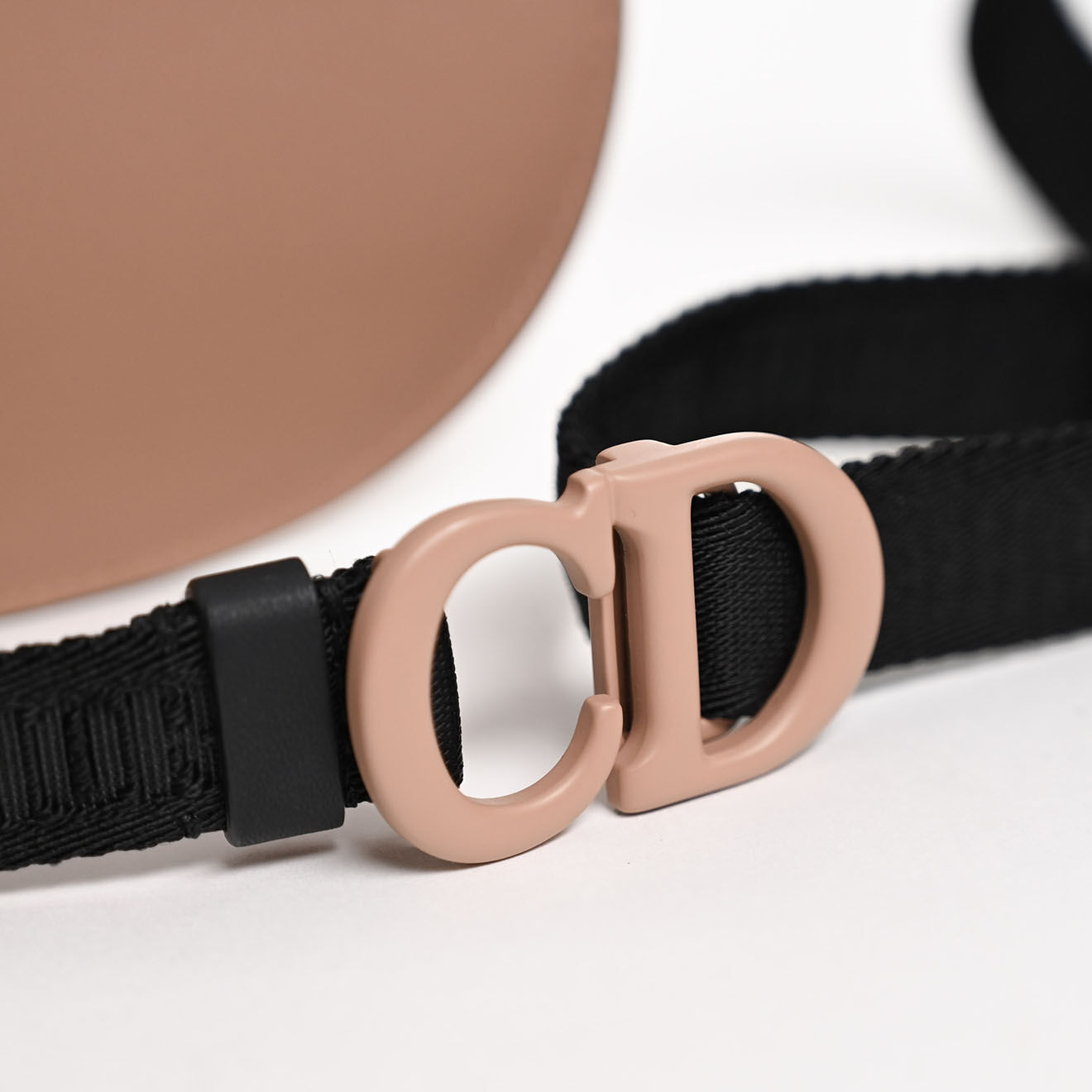 Dior Sac ceinture Saddle en Cuir rose - Neuf avec étiquette - L.19 cm