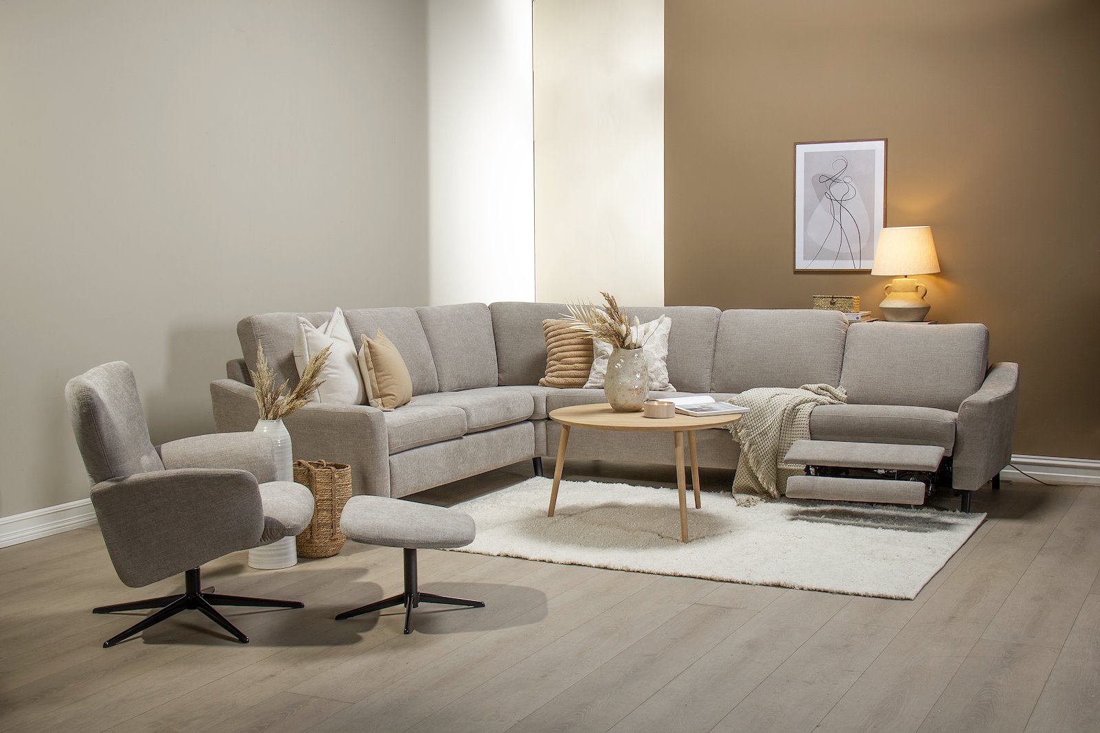 Nord T8 sofabord Høyde 50 cm, Ø85 cm. I hvitoljet heltre eik.