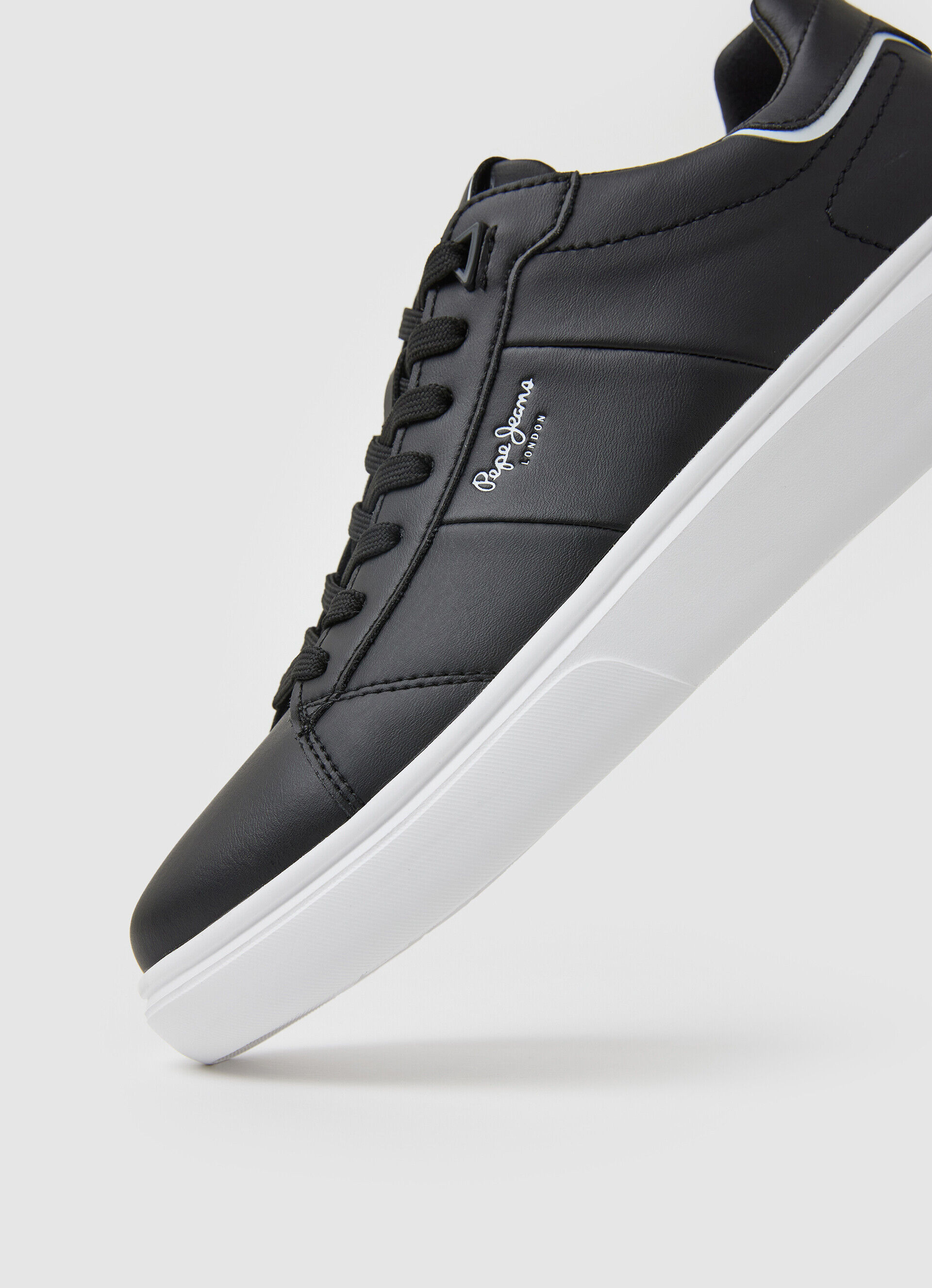 Sapatos Eaton de couro parcial - preto