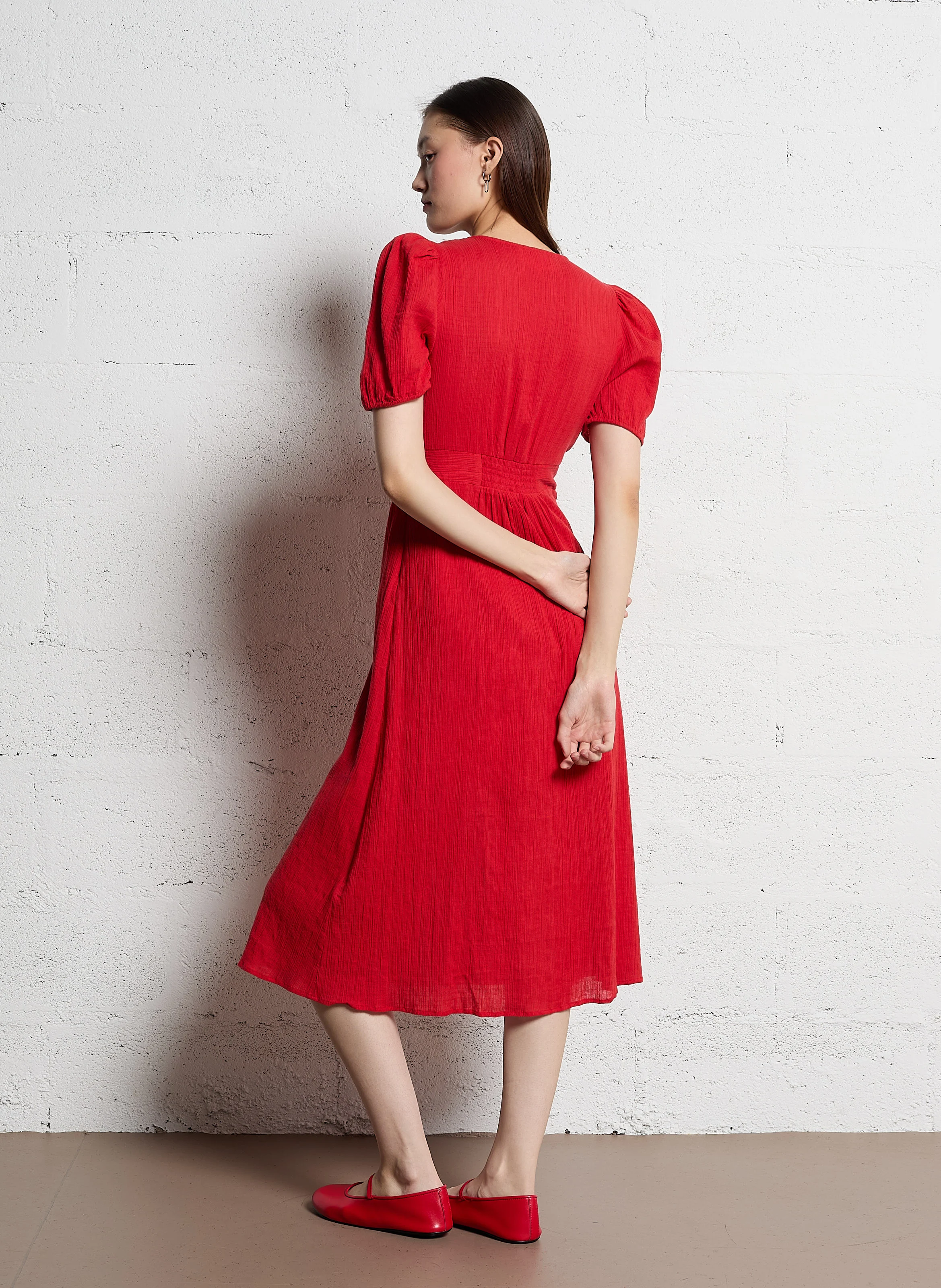 STELLA - Robe midi col v à manches courtes en coton| Rouge