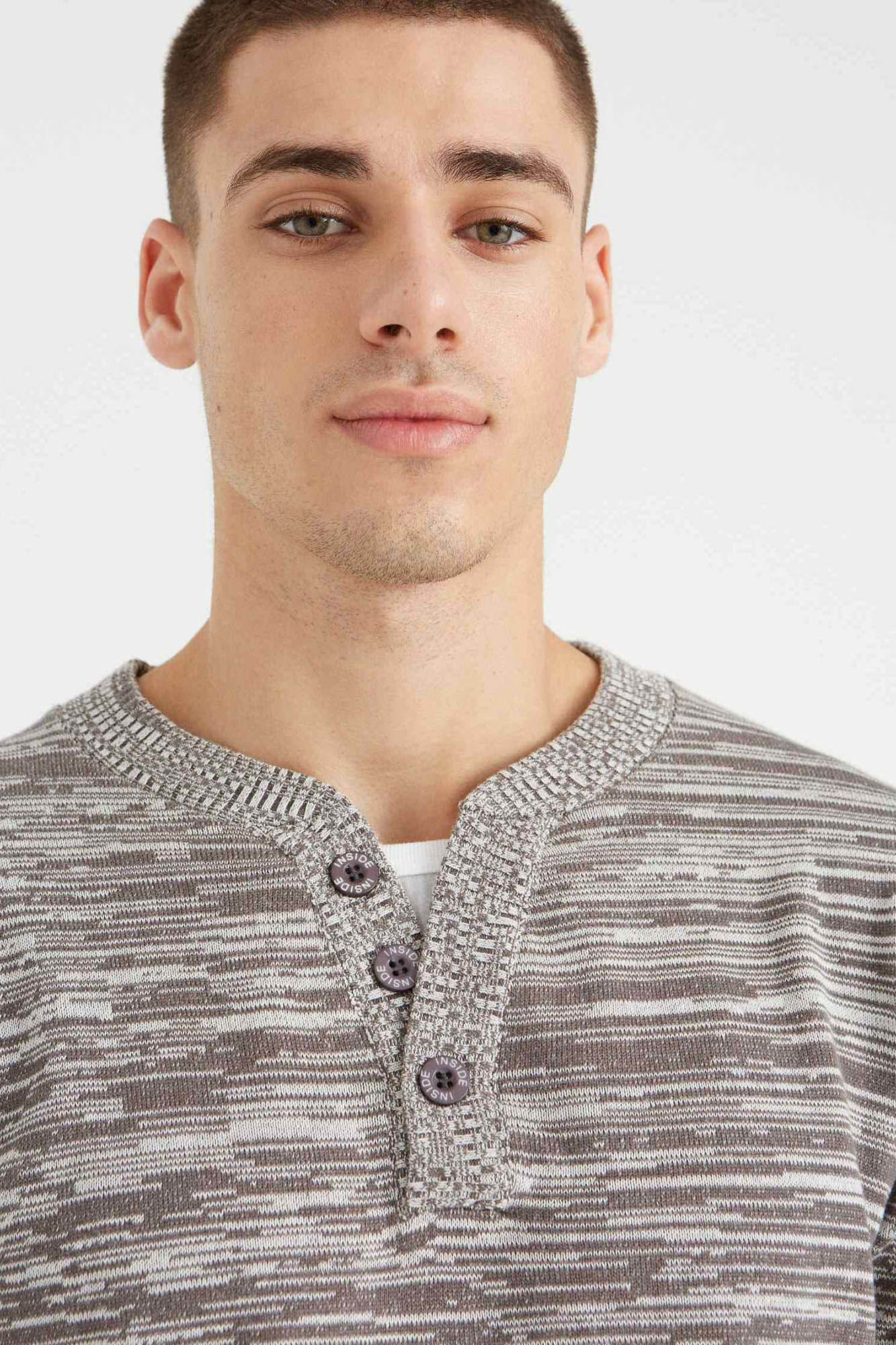 Camisa básica torcida