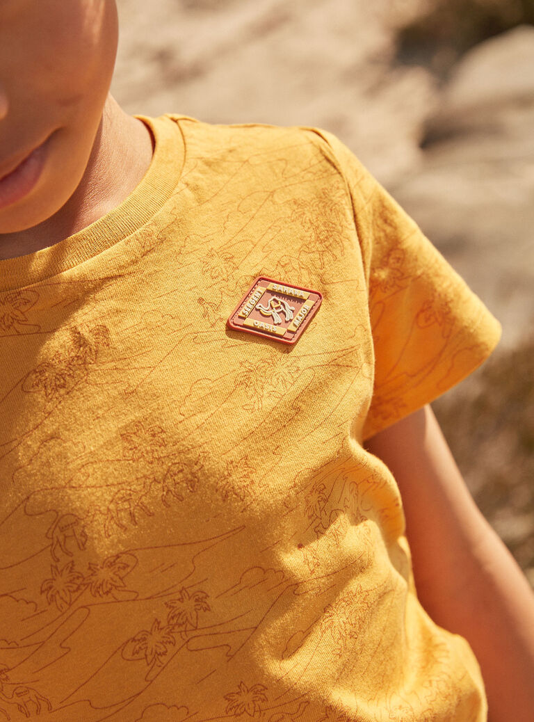 T-shirt jaune moutarde à imprimé désert