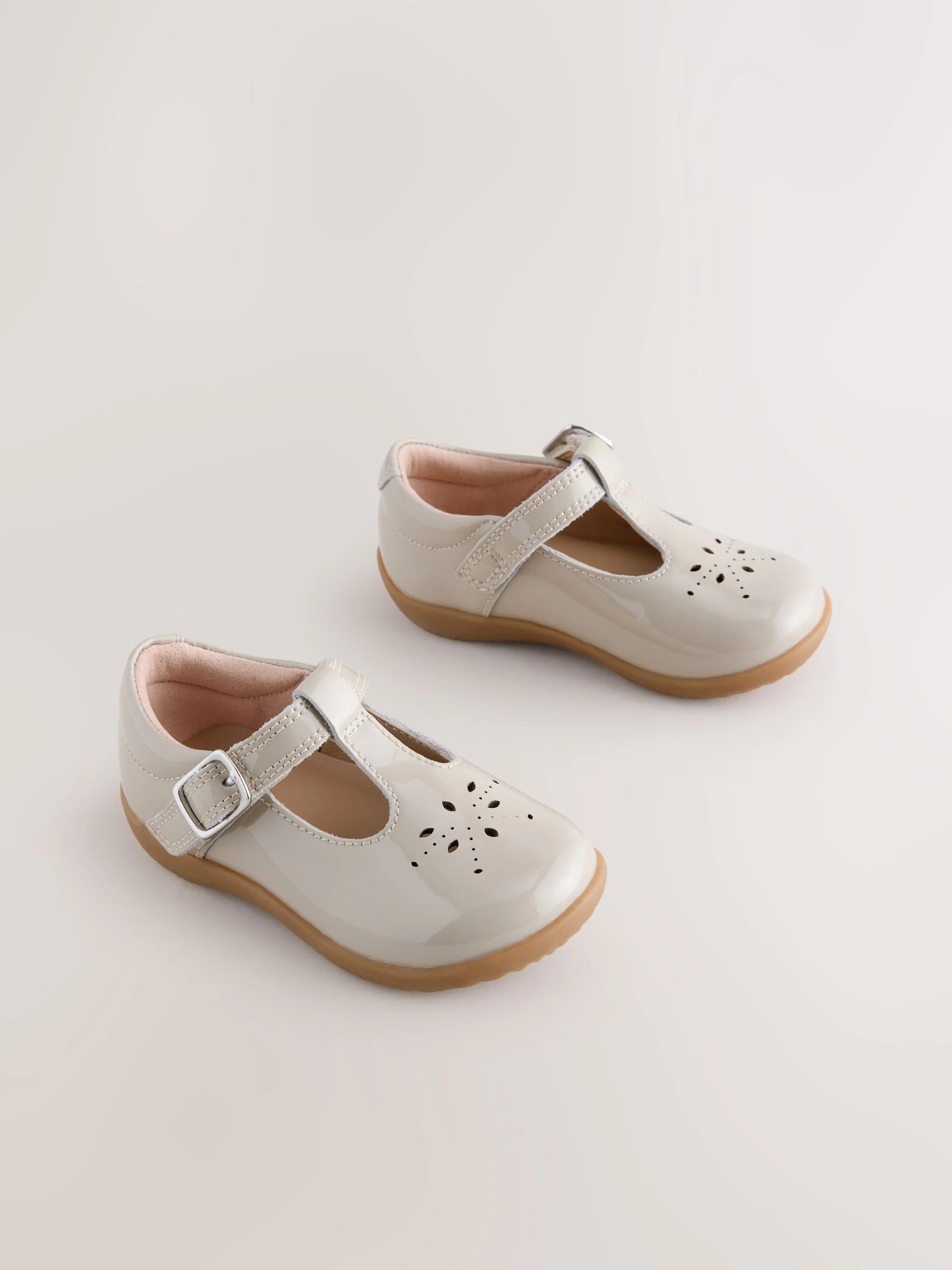 Mokkabruin - First Walker schoenen met klittenband en T-bandje